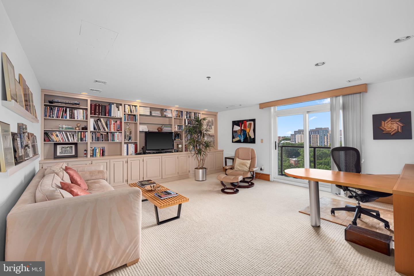1401 N OAK ST N #912, ARLINGTON, Virginia 22209, 3 Bedrooms Bedrooms, ,3 BathroomsBathrooms,Residential,For sale,1401 N OAK ST N #912,VAAR2058364 MLS # VAAR2058364