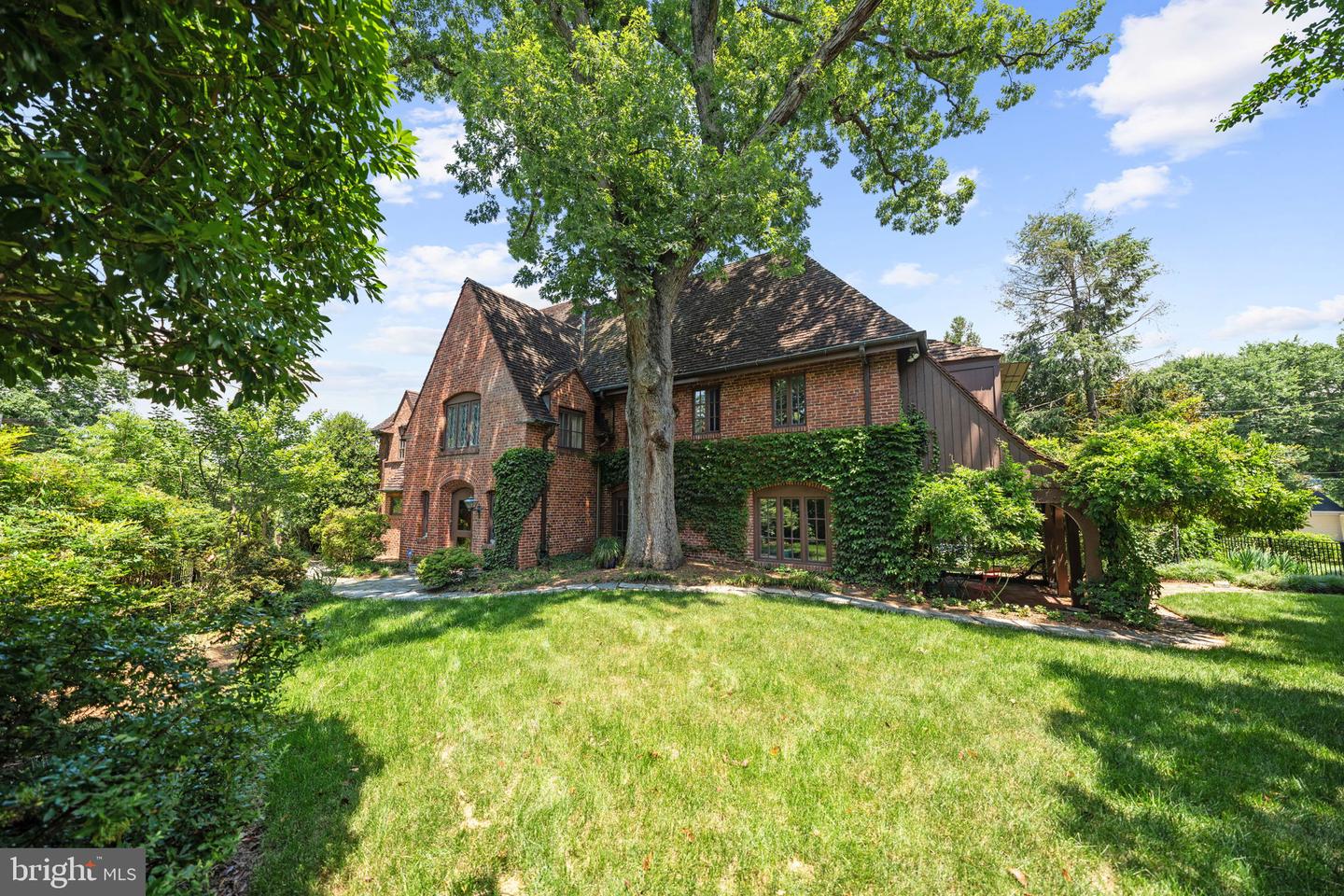 3111 IDAHO AVE NW, WASHINGTON, District Of Columbia 20016, 4 Bedrooms Bedrooms, ,4 BathroomsBathrooms,Residential,For sale,3111 IDAHO AVE NW,DCDC2203382 MLS # DCDC2203382