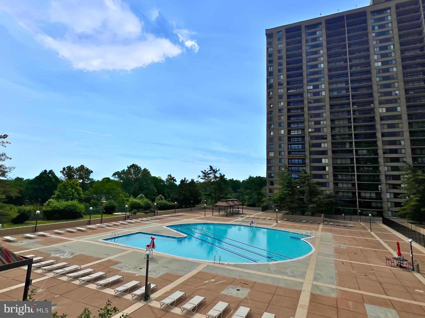 3701 S GEORGE MASON DR #315N, FALLS CHURCH, Virginia 22041, 3 Bedrooms Bedrooms, ,2 BathroomsBathrooms,Residential,For sale,3701 S GEORGE MASON DR #315N,VAFX2246226 MLS # VAFX2246226