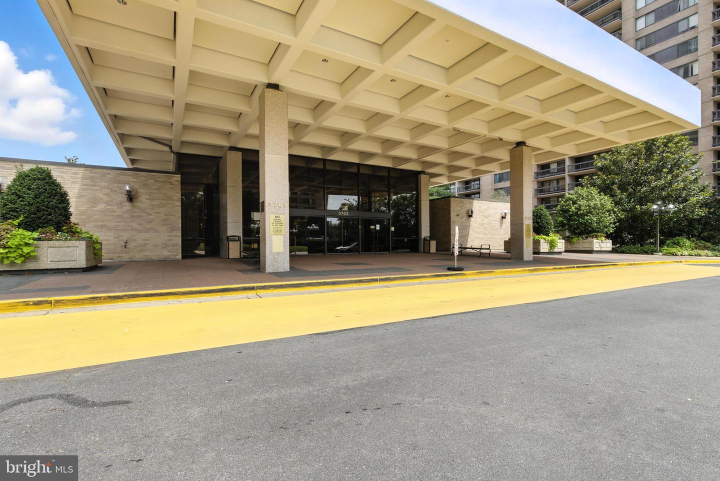 3701 S GEORGE MASON DR #315N, FALLS CHURCH, Virginia 22041, 3 Bedrooms Bedrooms, ,2 BathroomsBathrooms,Residential,For sale,3701 S GEORGE MASON DR #315N,VAFX2246226 MLS # VAFX2246226