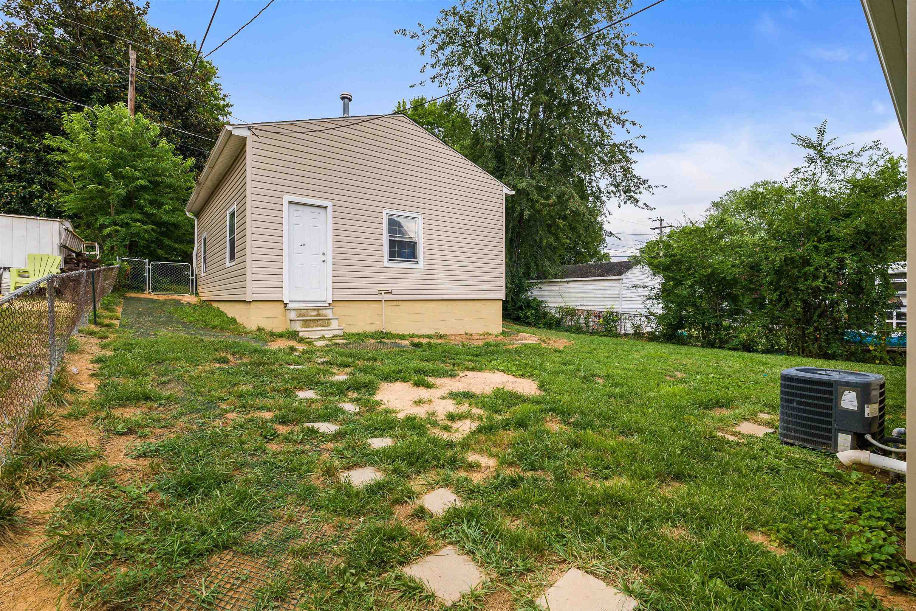 404 JAMES AVE, WAYNESBORO, Virginia 22980, 3 Bedrooms Bedrooms, ,1 BathroomBathrooms,Residential,404 JAMES AVE,667385 MLS # 667385