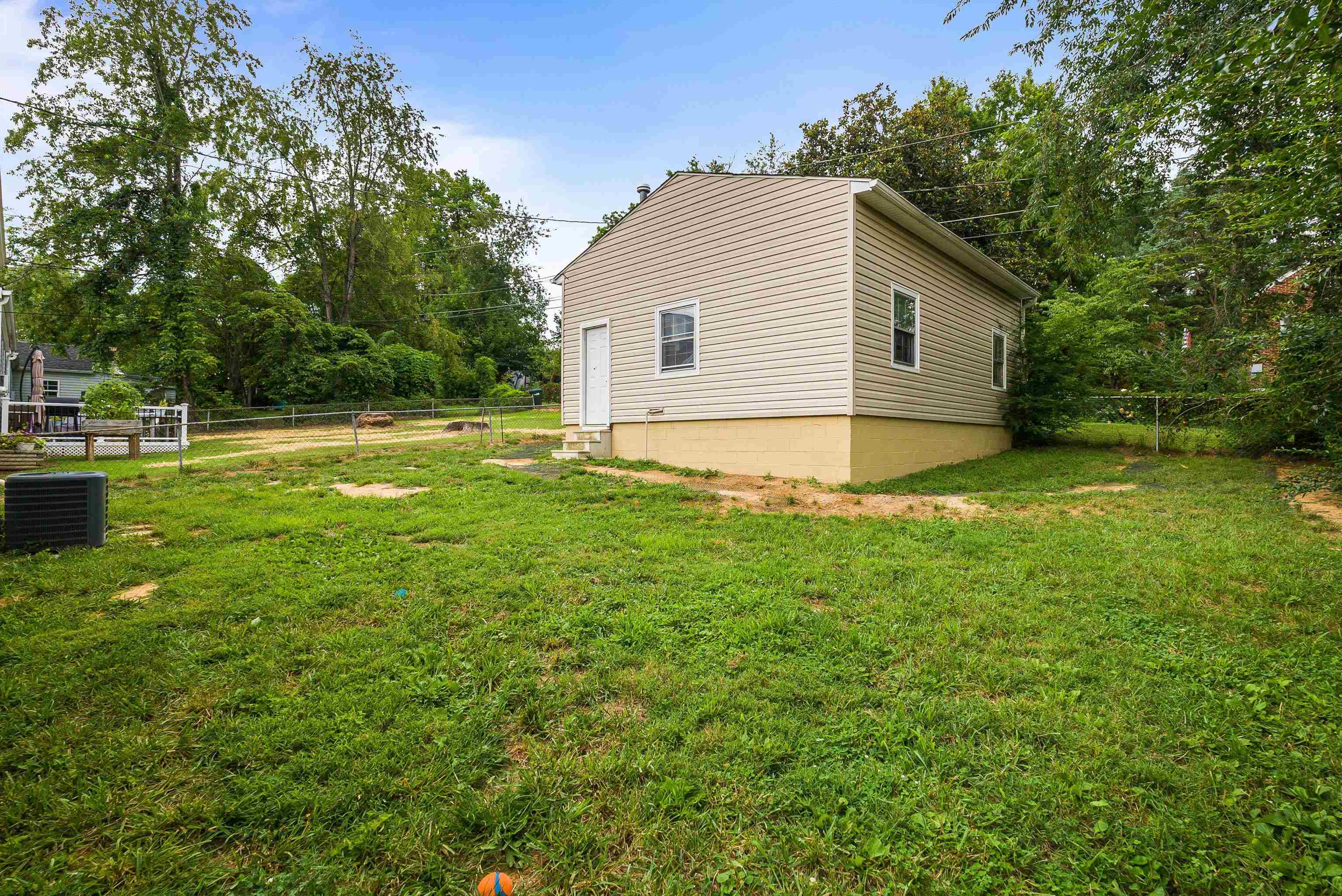 404 JAMES AVE, WAYNESBORO, Virginia 22980, 3 Bedrooms Bedrooms, ,1 BathroomBathrooms,Residential,404 JAMES AVE,667385 MLS # 667385