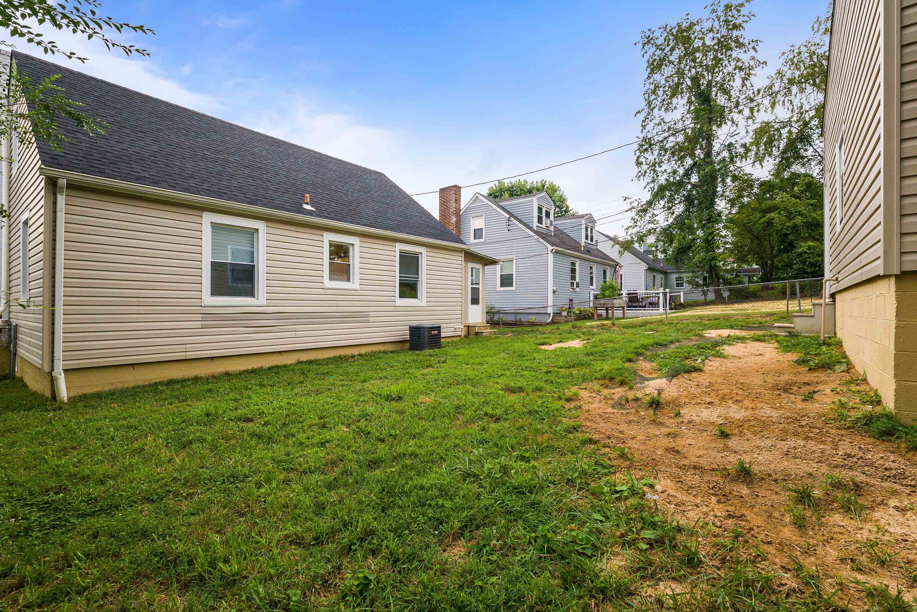 404 JAMES AVE, WAYNESBORO, Virginia 22980, 3 Bedrooms Bedrooms, ,1 BathroomBathrooms,Residential,404 JAMES AVE,667385 MLS # 667385