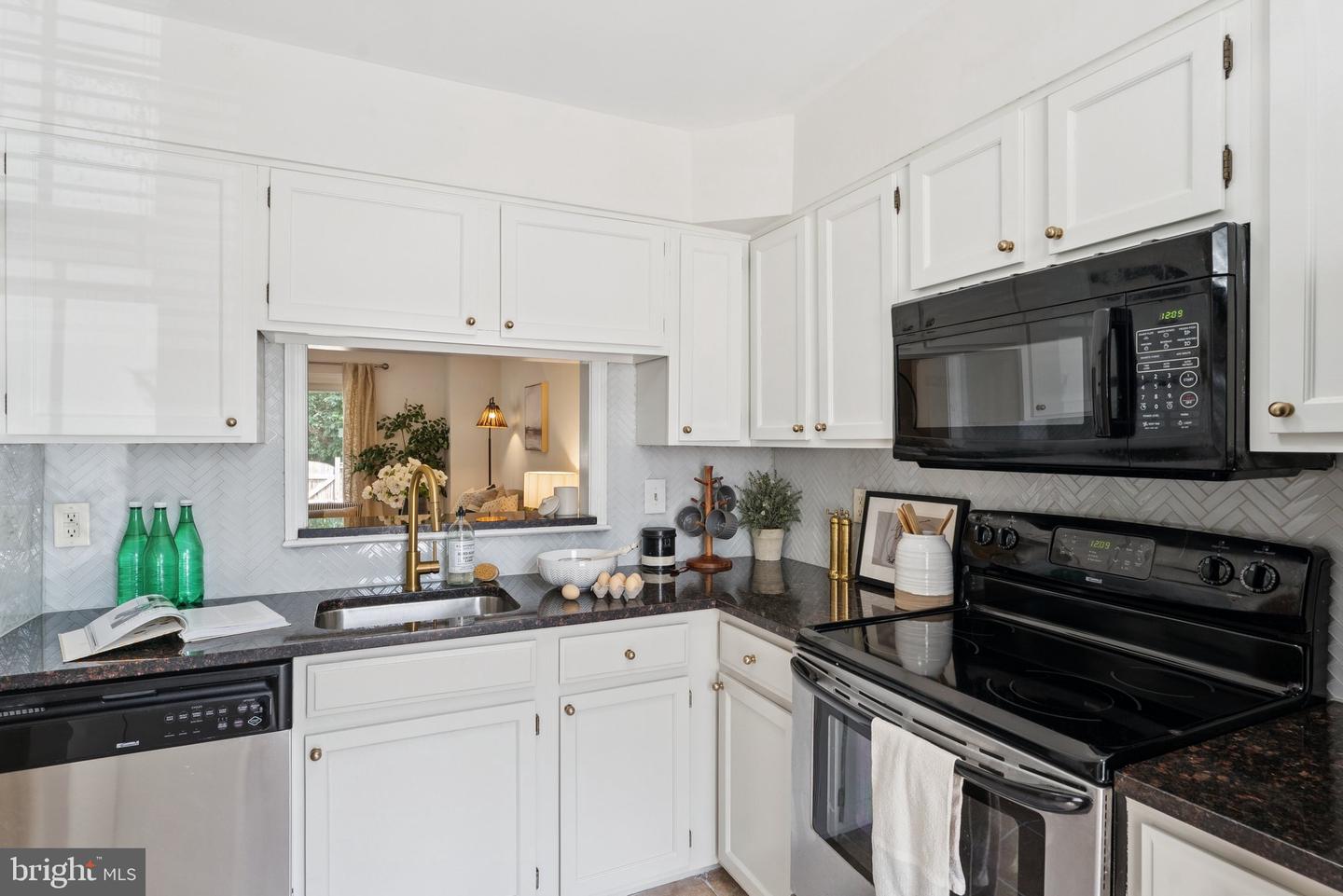 6316 CHIMNEY WOOD CT, ALEXANDRIA, Virginia 22306, 2 Bedrooms Bedrooms, ,3 BathroomsBathrooms,Residential,For sale,6316 CHIMNEY WOOD CT,VAFX2247586 MLS # VAFX2247586