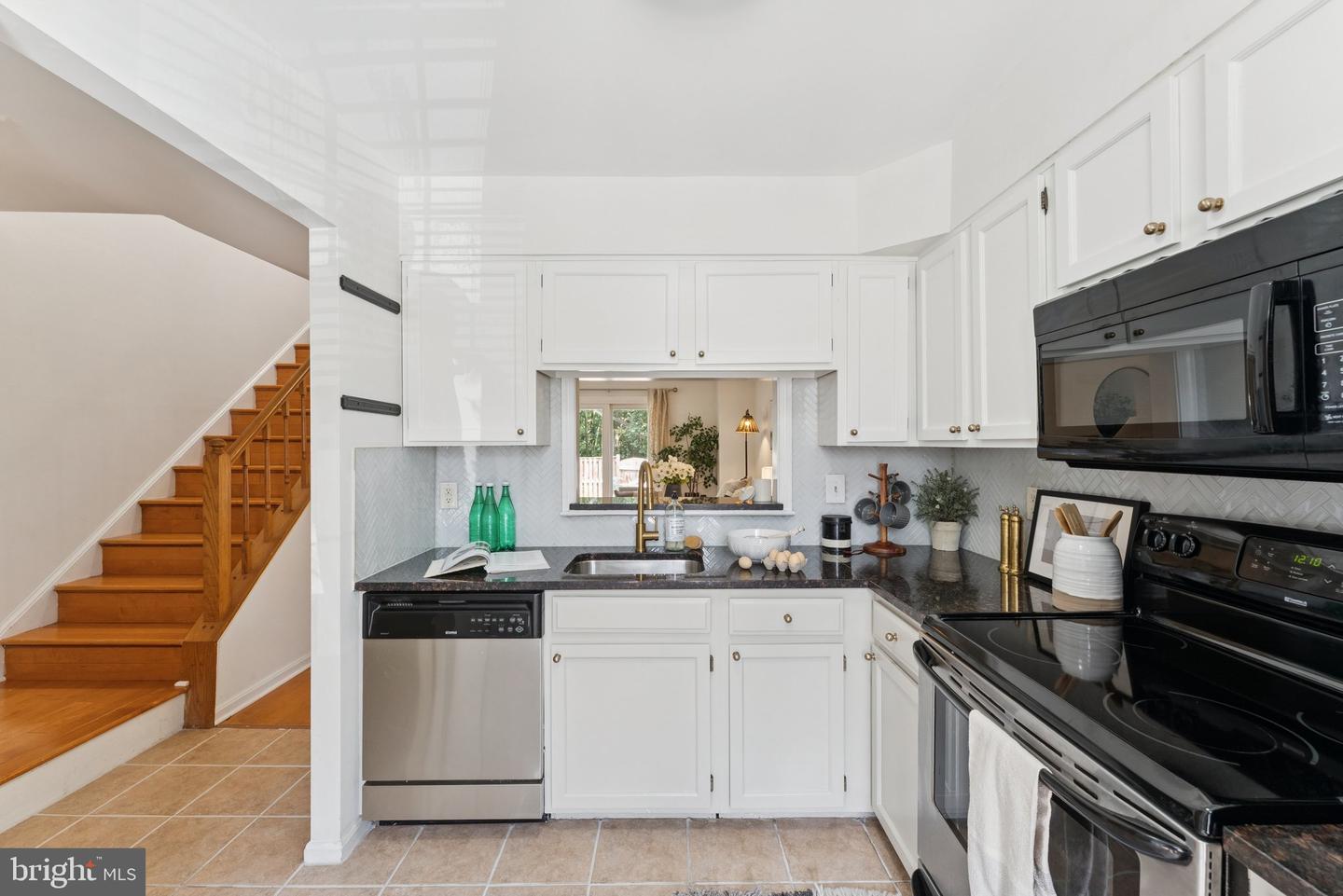 6316 CHIMNEY WOOD CT, ALEXANDRIA, Virginia 22306, 2 Bedrooms Bedrooms, ,3 BathroomsBathrooms,Residential,For sale,6316 CHIMNEY WOOD CT,VAFX2247586 MLS # VAFX2247586