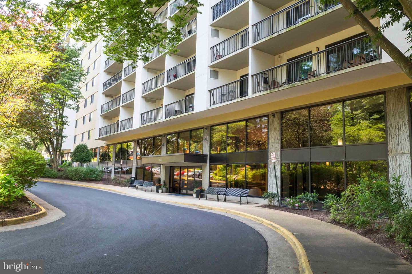 3800 POWELL LN #1022, FALLS CHURCH, Virginia 22041, 3 Bedrooms Bedrooms, ,2 BathroomsBathrooms,Residential,For sale,3800 POWELL LN #1022,VAFX2248254 MLS # VAFX2248254