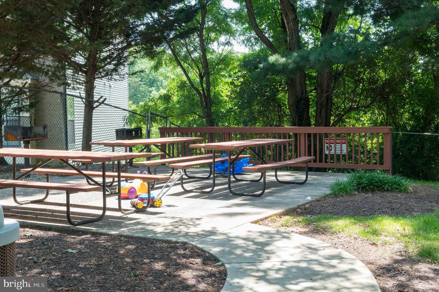 3800 POWELL LN #1022, FALLS CHURCH, Virginia 22041, 3 Bedrooms Bedrooms, ,2 BathroomsBathrooms,Residential,For sale,3800 POWELL LN #1022,VAFX2248254 MLS # VAFX2248254