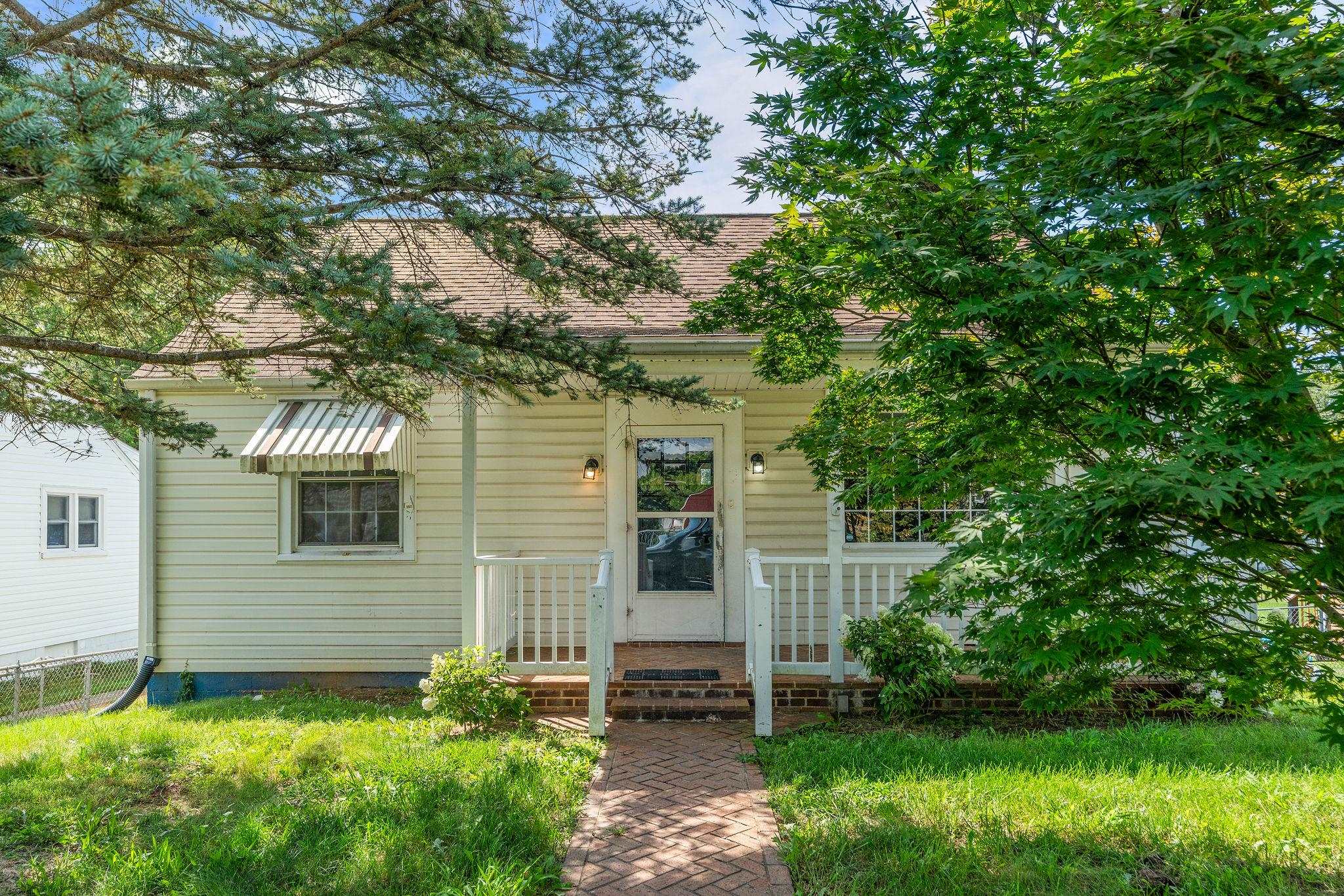 2414 CHESAPEAKE ST, STAUNTON, Virginia 24401, 2 Bedrooms Bedrooms, ,1 BathroomBathrooms,Residential,2414 CHESAPEAKE ST,667410 MLS # 667410