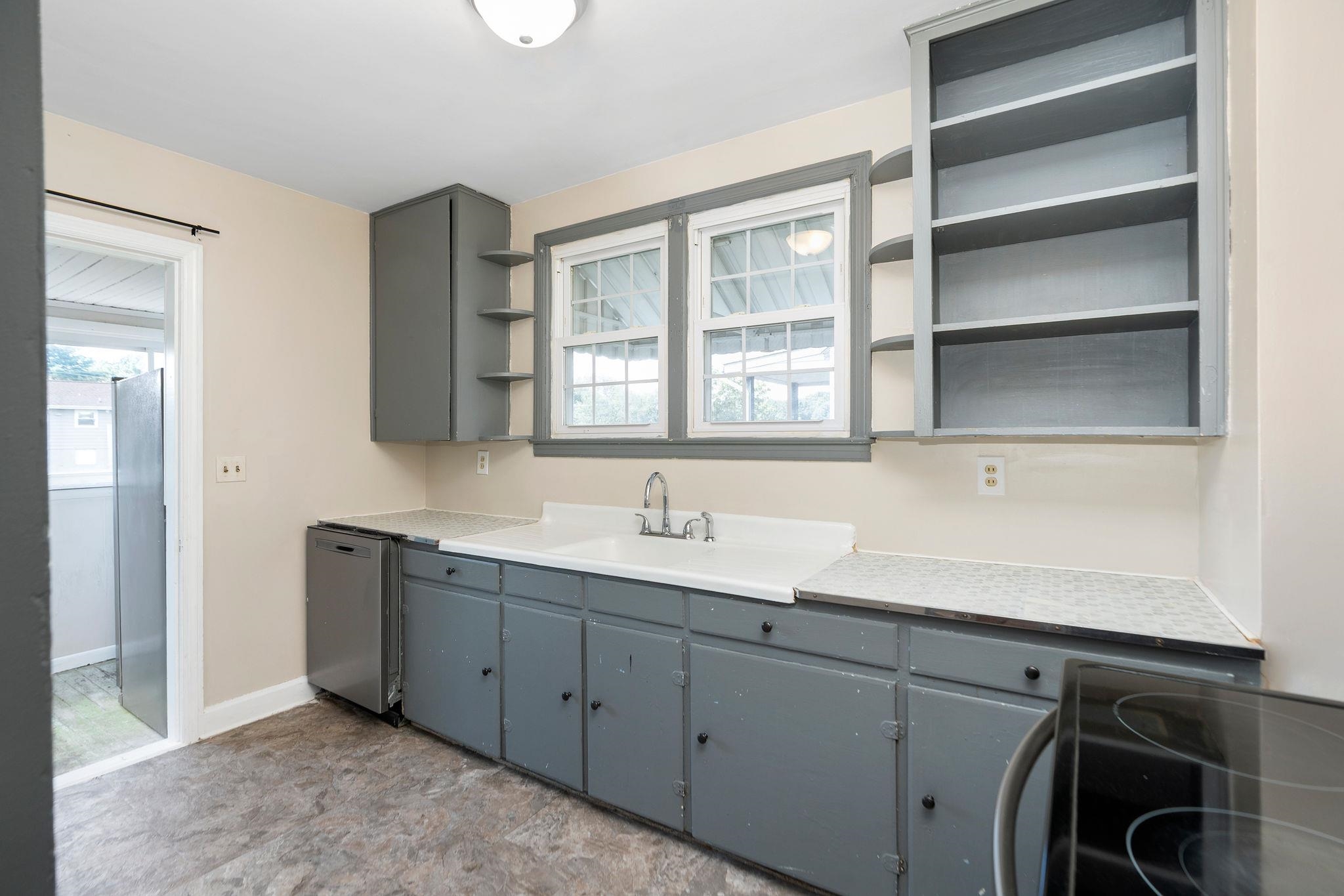 2414 CHESAPEAKE ST, STAUNTON, Virginia 24401, 2 Bedrooms Bedrooms, ,1 BathroomBathrooms,Residential,2414 CHESAPEAKE ST,667410 MLS # 667410