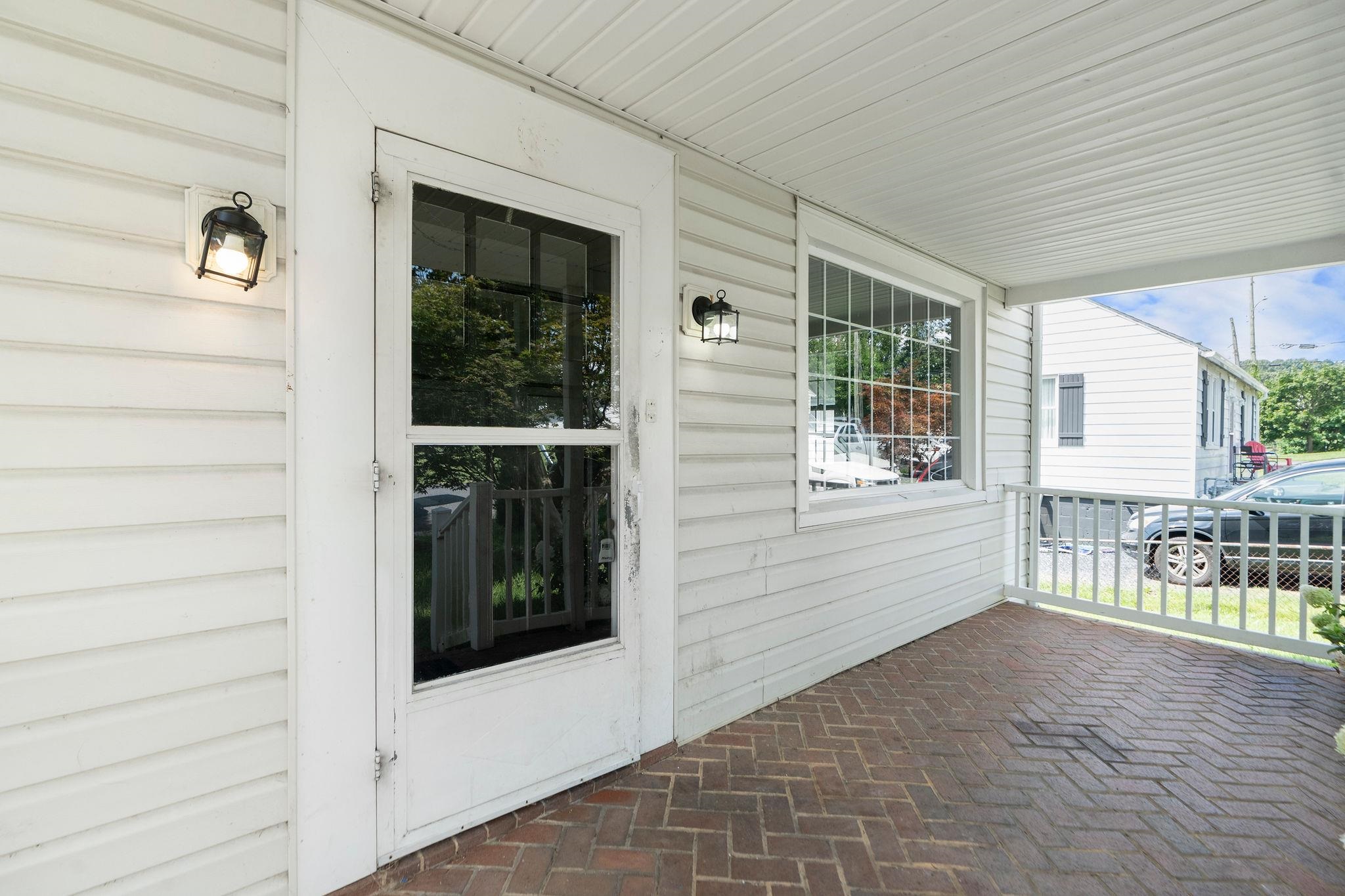 2414 CHESAPEAKE ST, STAUNTON, Virginia 24401, 2 Bedrooms Bedrooms, ,1 BathroomBathrooms,Residential,2414 CHESAPEAKE ST,667410 MLS # 667410