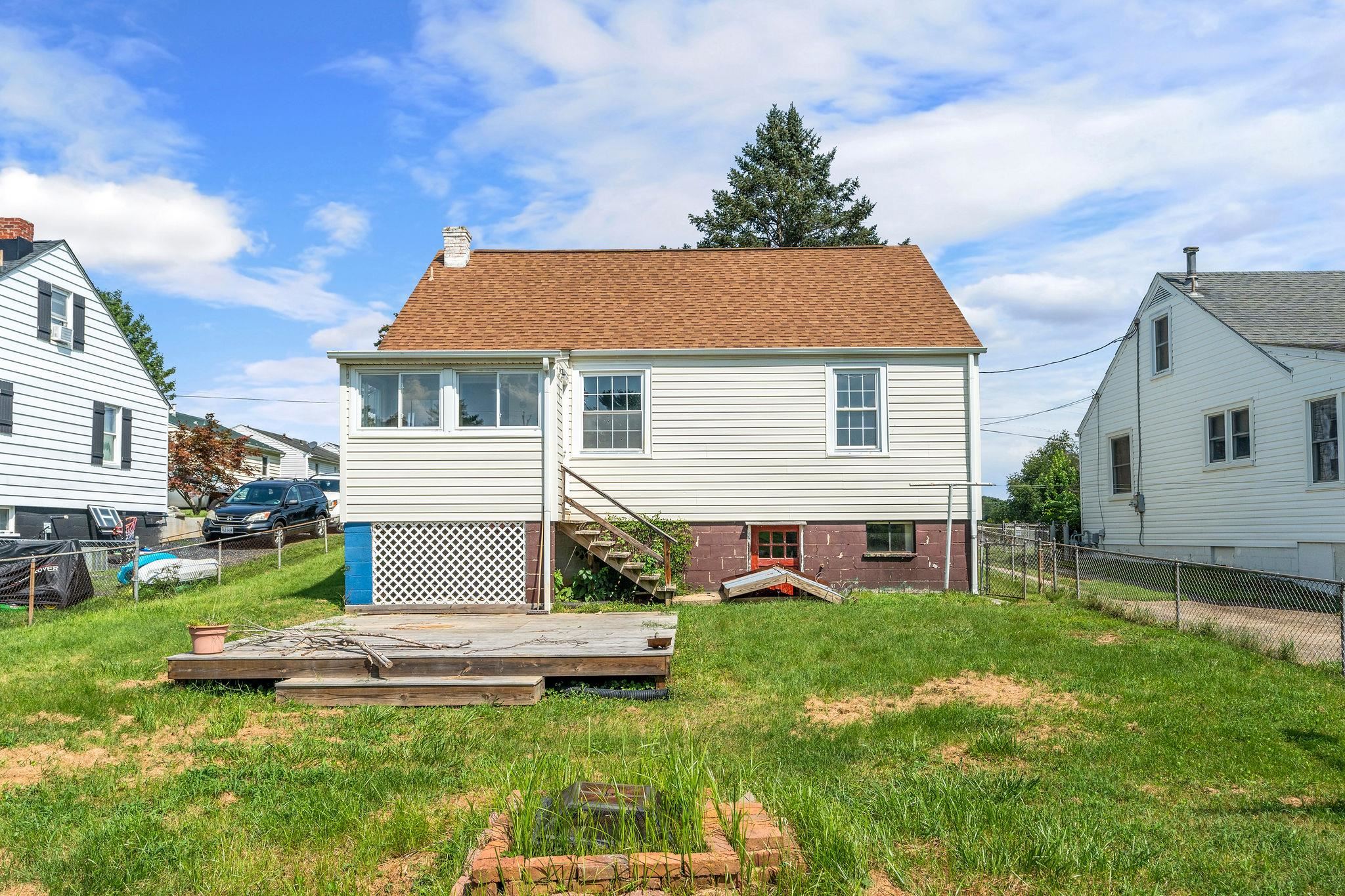 2414 CHESAPEAKE ST, STAUNTON, Virginia 24401, 2 Bedrooms Bedrooms, ,1 BathroomBathrooms,Residential,2414 CHESAPEAKE ST,667410 MLS # 667410