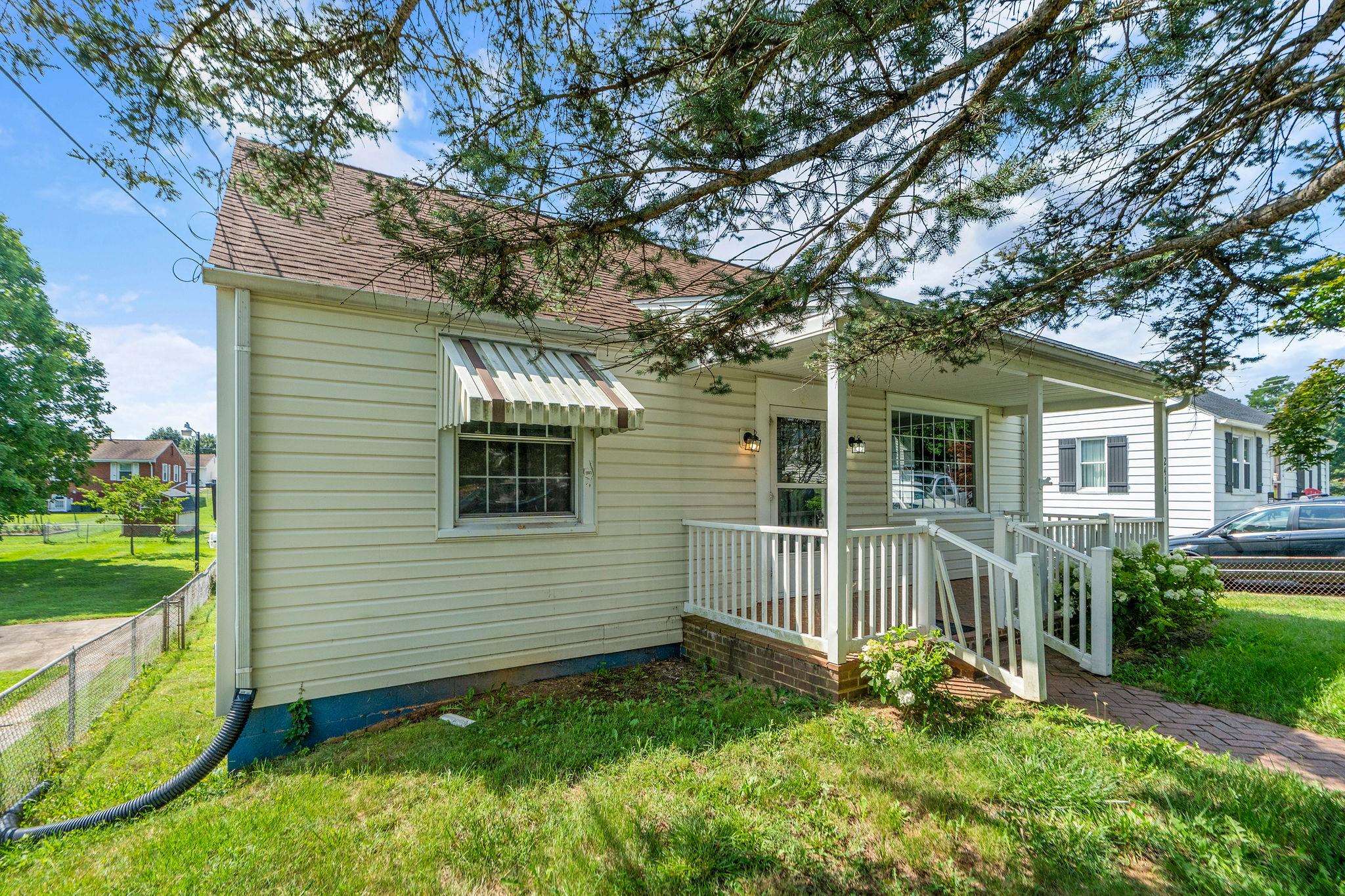 2414 CHESAPEAKE ST, STAUNTON, Virginia 24401, 2 Bedrooms Bedrooms, ,1 BathroomBathrooms,Residential,2414 CHESAPEAKE ST,667410 MLS # 667410
