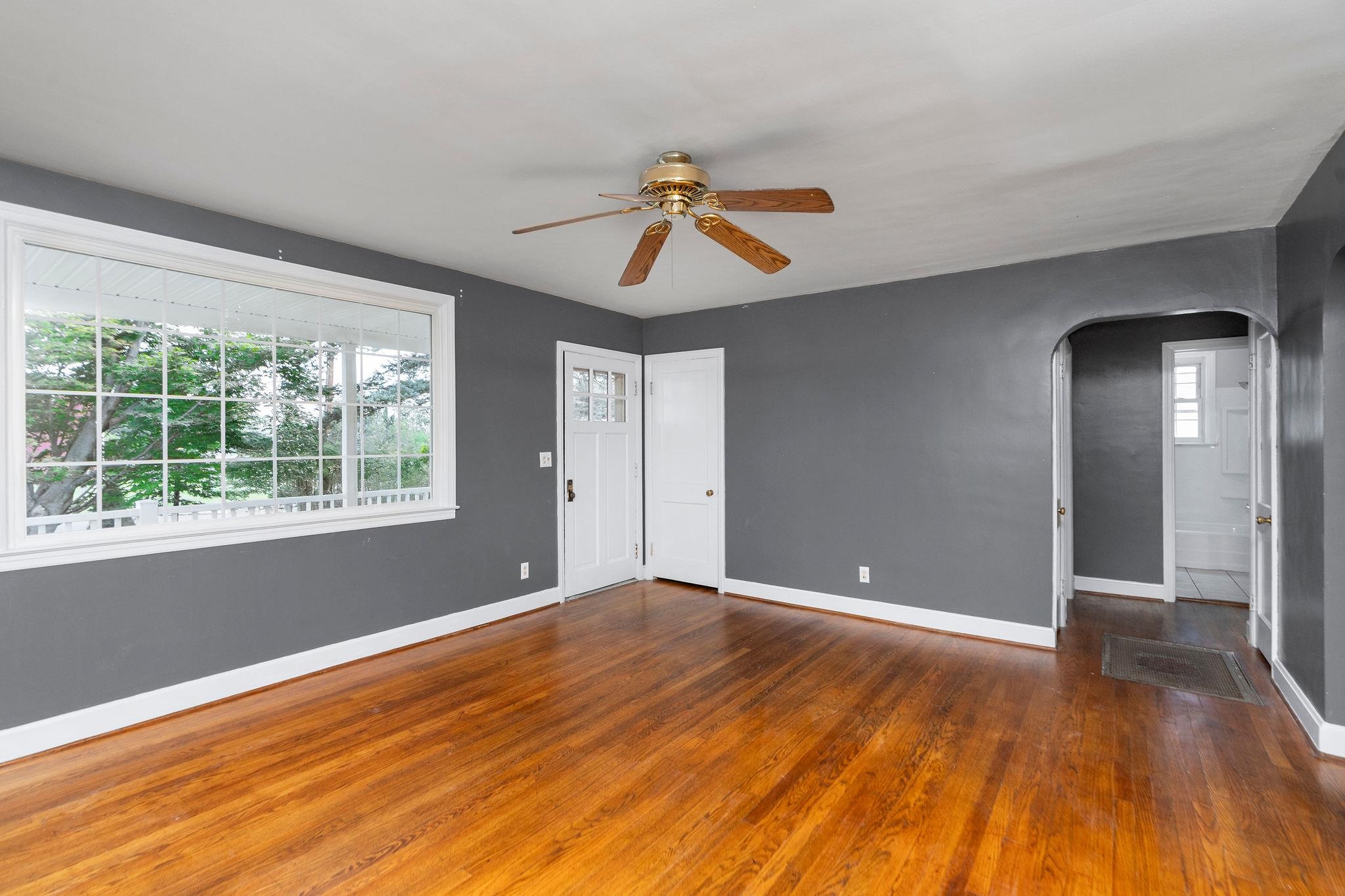2414 CHESAPEAKE ST, STAUNTON, Virginia 24401, 2 Bedrooms Bedrooms, ,1 BathroomBathrooms,Residential,2414 CHESAPEAKE ST,667410 MLS # 667410