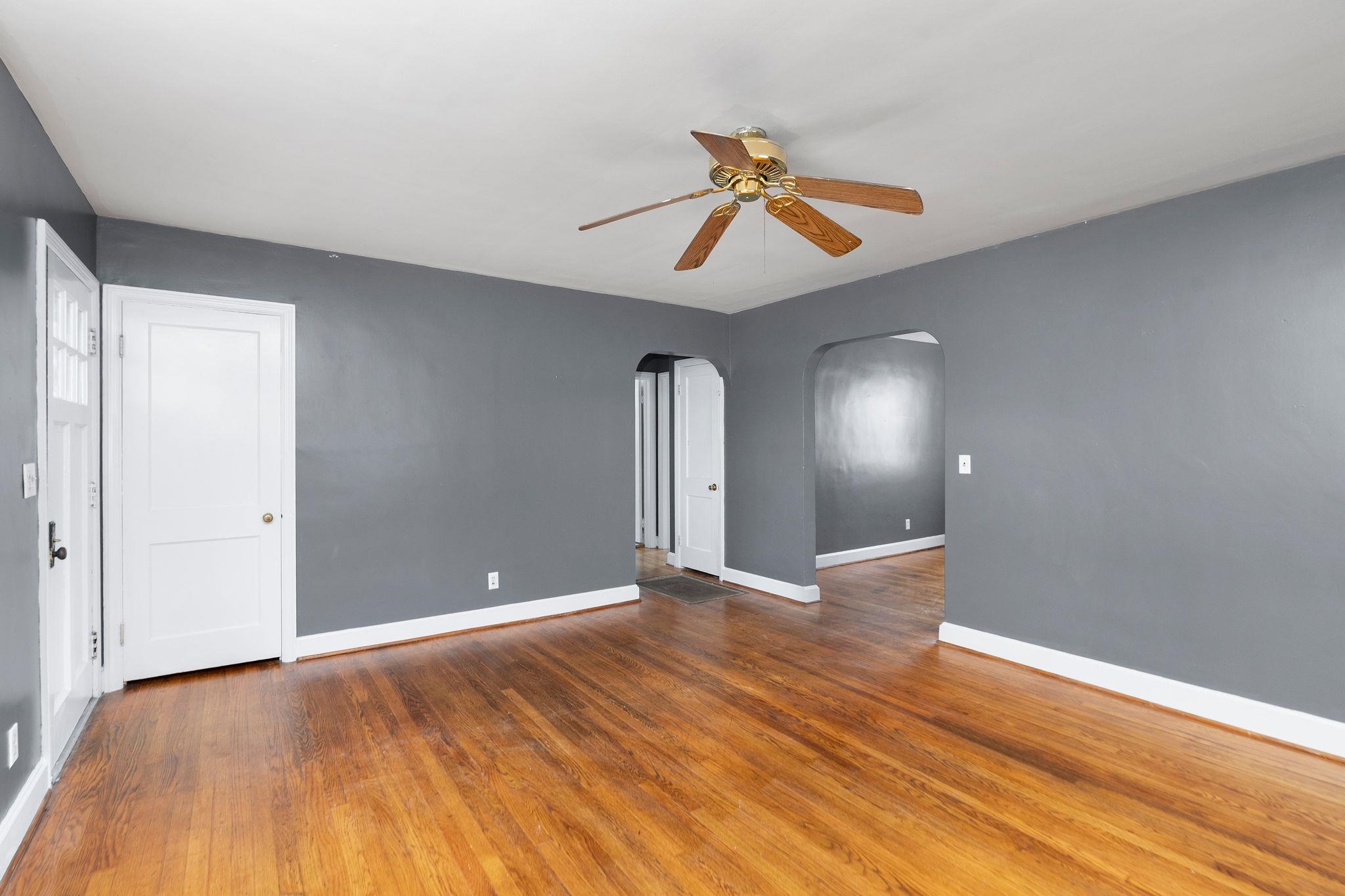 2414 CHESAPEAKE ST, STAUNTON, Virginia 24401, 2 Bedrooms Bedrooms, ,1 BathroomBathrooms,Residential,2414 CHESAPEAKE ST,667410 MLS # 667410