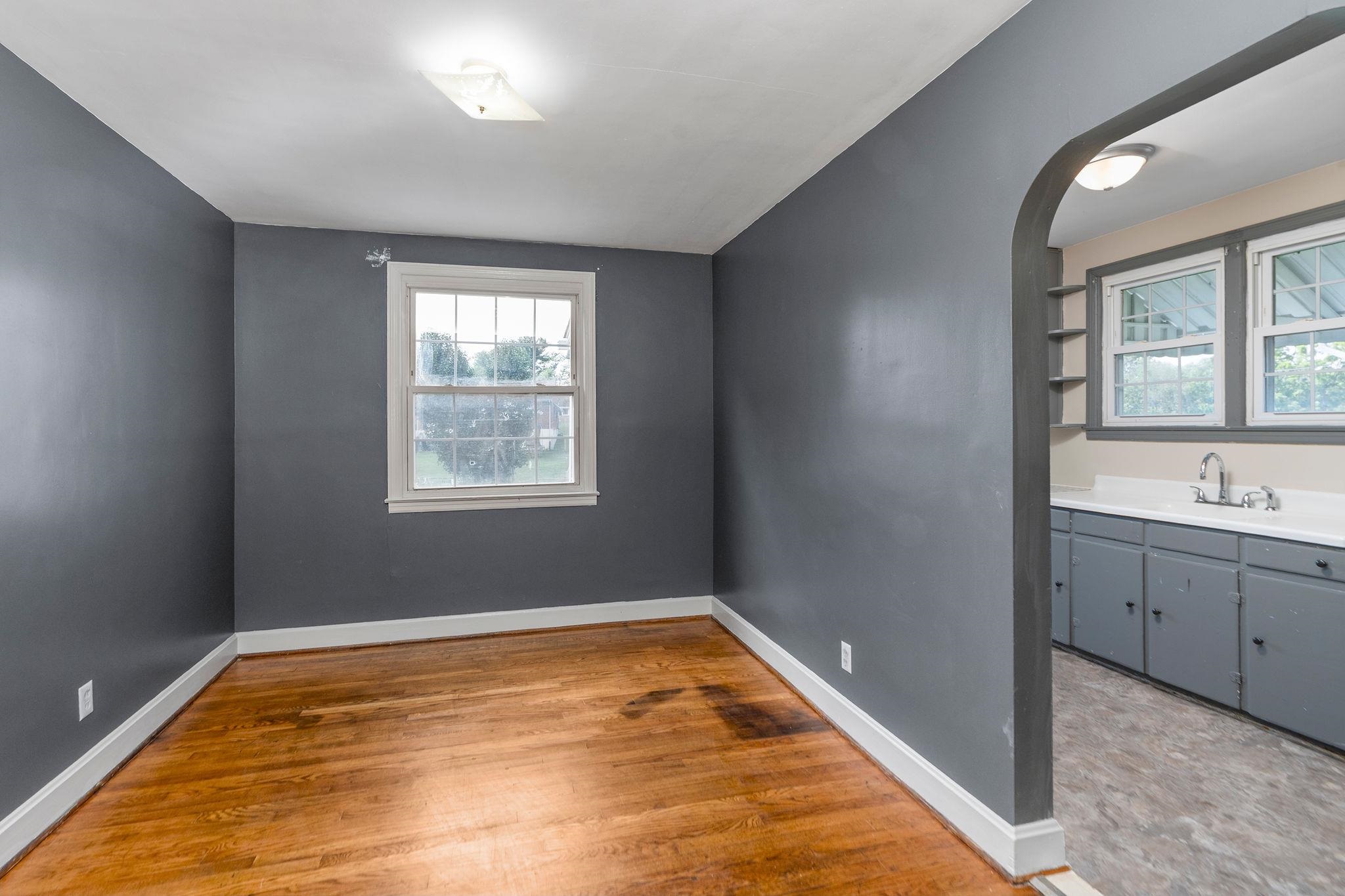 2414 CHESAPEAKE ST, STAUNTON, Virginia 24401, 2 Bedrooms Bedrooms, ,1 BathroomBathrooms,Residential,2414 CHESAPEAKE ST,667410 MLS # 667410