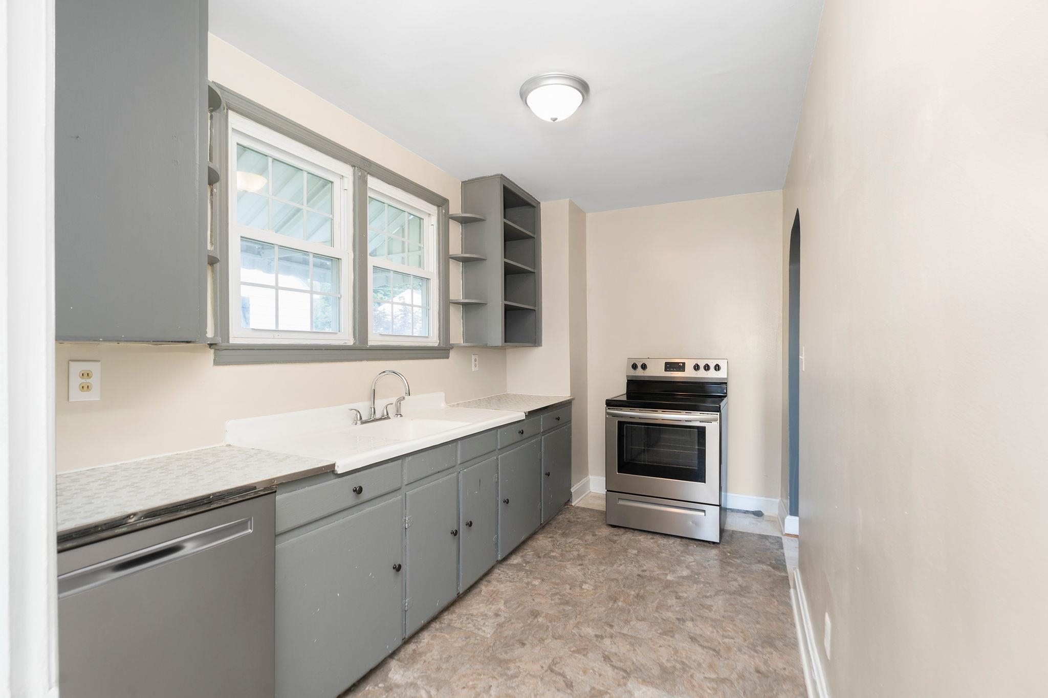 2414 CHESAPEAKE ST, STAUNTON, Virginia 24401, 2 Bedrooms Bedrooms, ,1 BathroomBathrooms,Residential,2414 CHESAPEAKE ST,667410 MLS # 667410