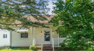 2414 CHESAPEAKE ST, STAUNTON, Virginia 24401, 2 Bedrooms Bedrooms, ,1 BathroomBathrooms,Residential,2414 CHESAPEAKE ST,667410 MLS # 667410