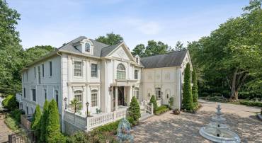 423 SENECA RD, GREAT FALLS, Virginia 22066, 5 Bedrooms Bedrooms, ,5 BathroomsBathrooms,Residential,For sale,423 SENECA RD,VAFX2249172 MLS # VAFX2249172