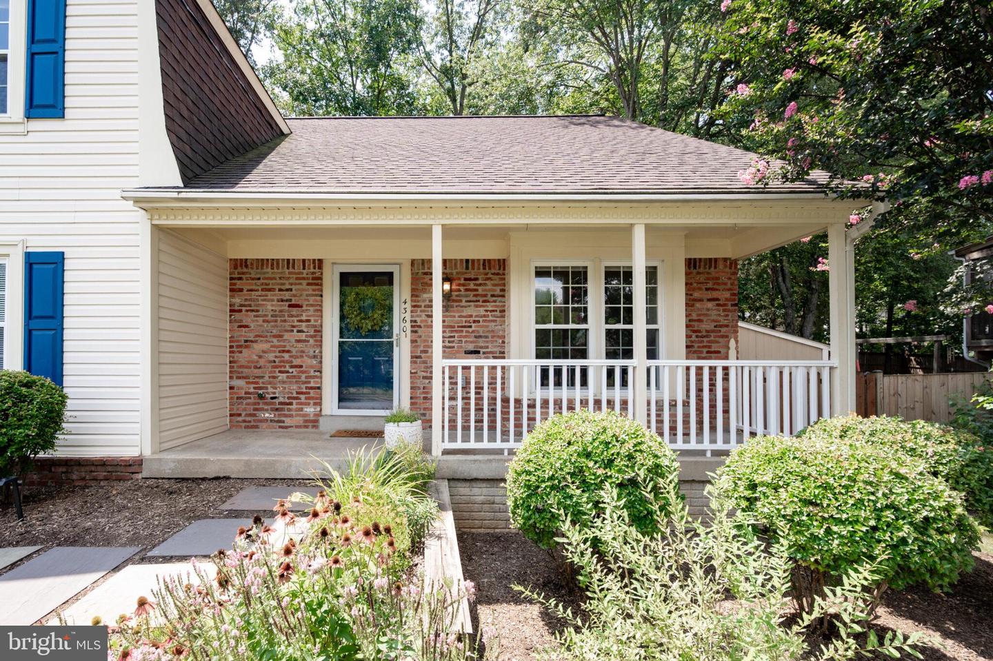 4360 SILAS HUTCHINSON DR, CHANTILLY, Virginia 20151, 4 Bedrooms Bedrooms, ,2 BathroomsBathrooms,Residential,For sale,4360 SILAS HUTCHINSON DR,VAFX2250186 MLS # VAFX2250186