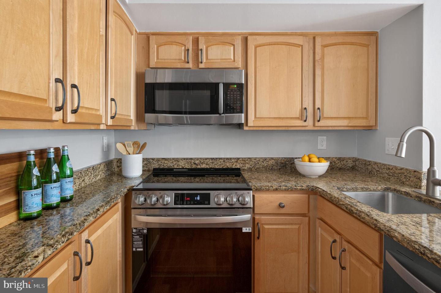 4360 SILAS HUTCHINSON DR, CHANTILLY, Virginia 20151, 4 Bedrooms Bedrooms, ,2 BathroomsBathrooms,Residential,For sale,4360 SILAS HUTCHINSON DR,VAFX2250186 MLS # VAFX2250186