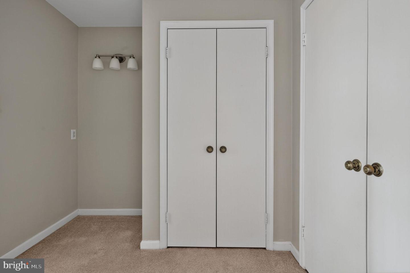 4360 SILAS HUTCHINSON DR, CHANTILLY, Virginia 20151, 4 Bedrooms Bedrooms, ,2 BathroomsBathrooms,Residential,For sale,4360 SILAS HUTCHINSON DR,VAFX2250186 MLS # VAFX2250186