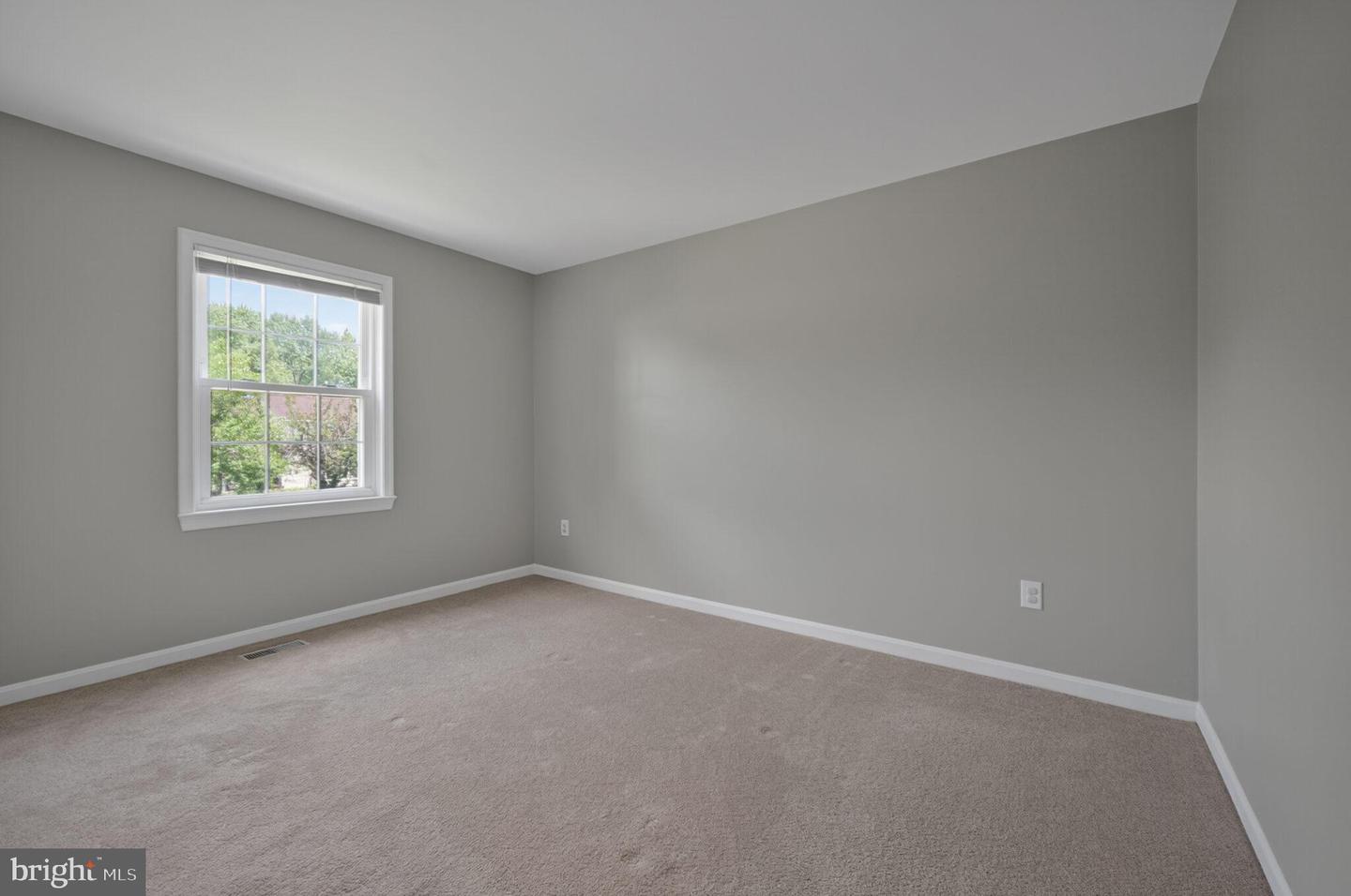4360 SILAS HUTCHINSON DR, CHANTILLY, Virginia 20151, 4 Bedrooms Bedrooms, ,2 BathroomsBathrooms,Residential,For sale,4360 SILAS HUTCHINSON DR,VAFX2250186 MLS # VAFX2250186