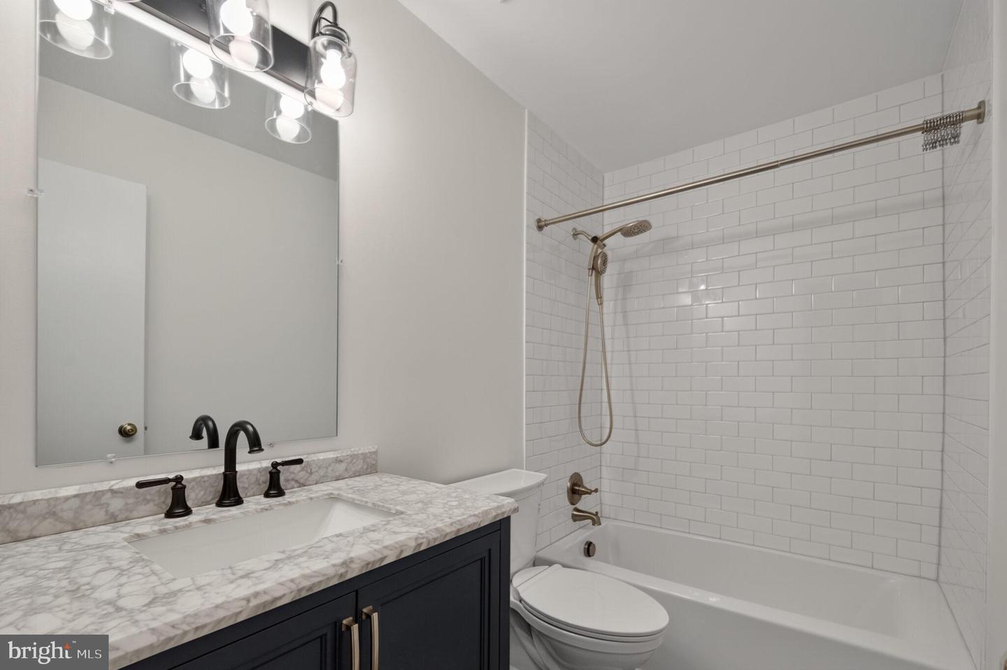 4360 SILAS HUTCHINSON DR, CHANTILLY, Virginia 20151, 4 Bedrooms Bedrooms, ,2 BathroomsBathrooms,Residential,For sale,4360 SILAS HUTCHINSON DR,VAFX2250186 MLS # VAFX2250186