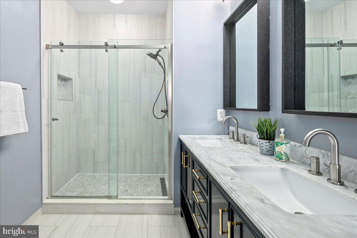 2465 ARMY NAVY DR #1-302, ARLINGTON, Virginia 22206, 2 Bedrooms Bedrooms, ,2 BathroomsBathrooms,Residential,For sale,2465 ARMY NAVY DR #1-302,VAAR2059906 MLS # VAAR2059906