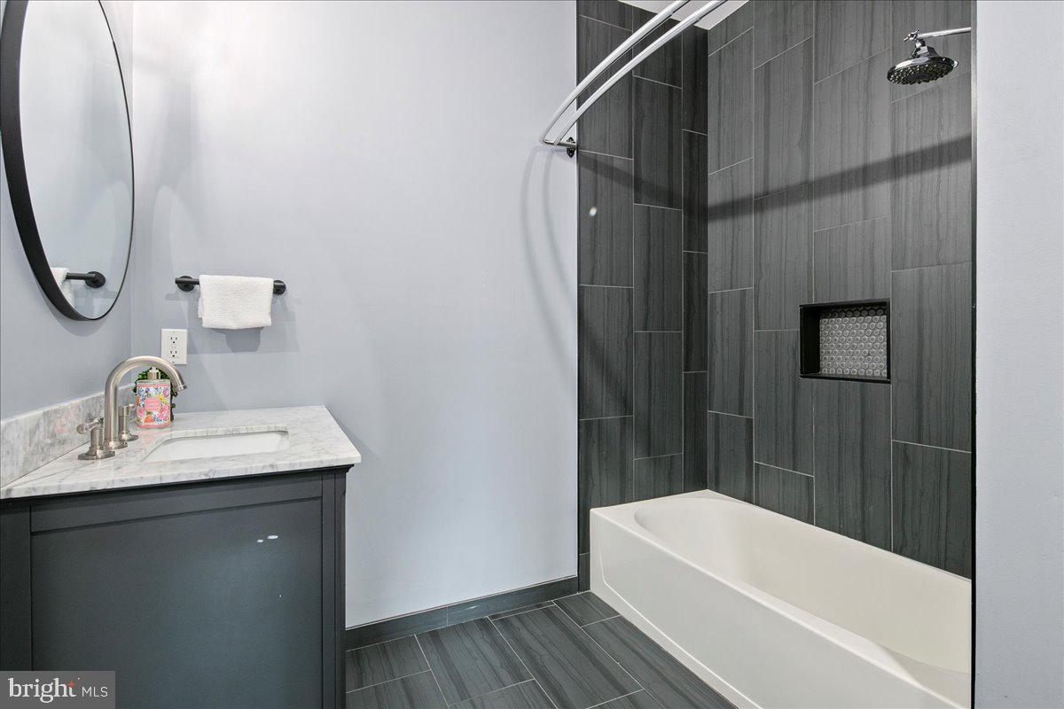 2465 ARMY NAVY DR #1-302, ARLINGTON, Virginia 22206, 2 Bedrooms Bedrooms, ,2 BathroomsBathrooms,Residential,For sale,2465 ARMY NAVY DR #1-302,VAAR2059906 MLS # VAAR2059906