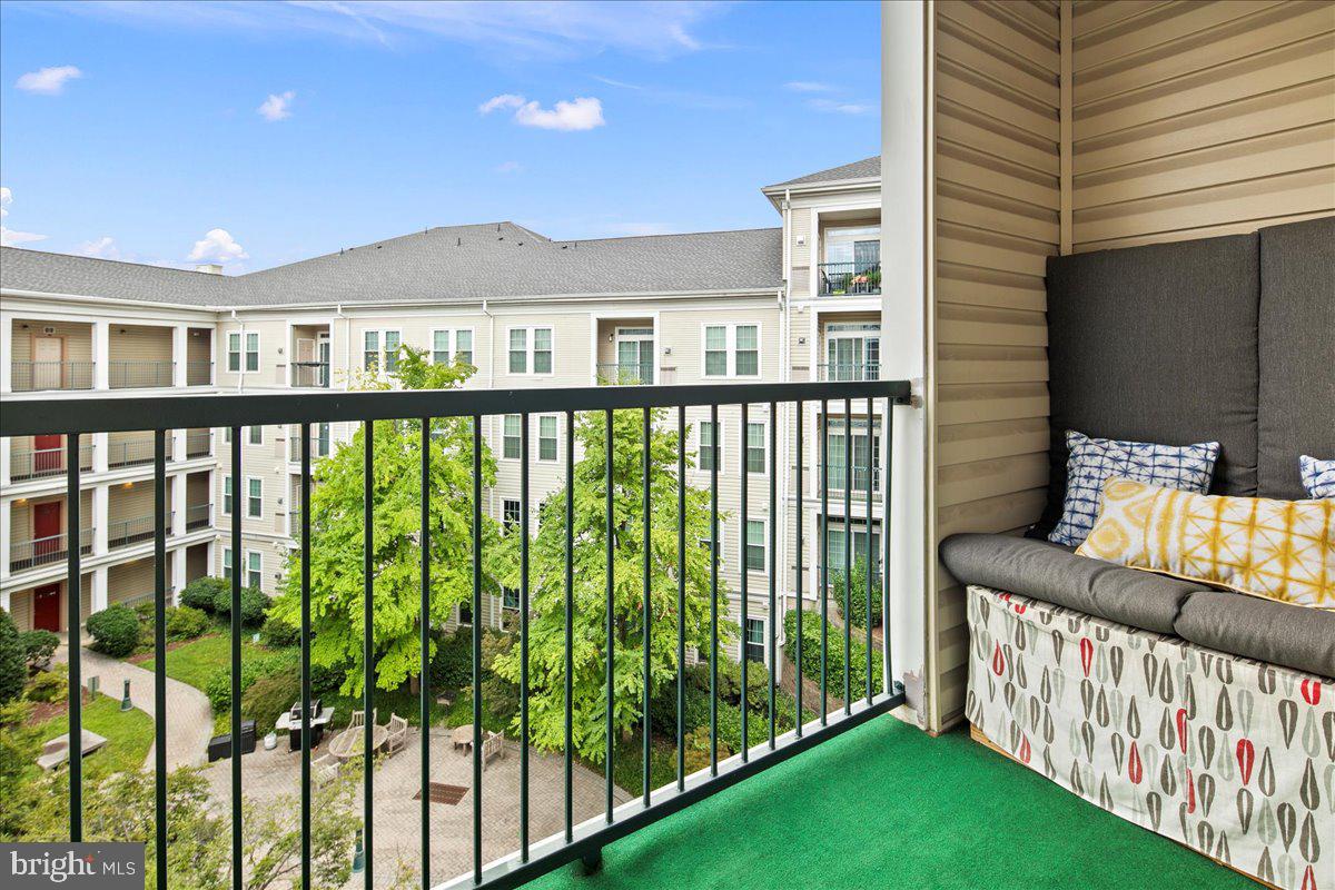 2465 ARMY NAVY DR #1-302, ARLINGTON, Virginia 22206, 2 Bedrooms Bedrooms, ,2 BathroomsBathrooms,Residential,For sale,2465 ARMY NAVY DR #1-302,VAAR2059906 MLS # VAAR2059906