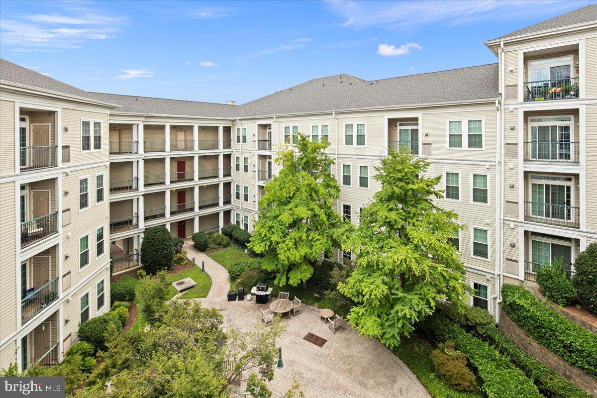 2465 ARMY NAVY DR #1-302, ARLINGTON, Virginia 22206, 2 Bedrooms Bedrooms, ,2 BathroomsBathrooms,Residential,For sale,2465 ARMY NAVY DR #1-302,VAAR2059906 MLS # VAAR2059906