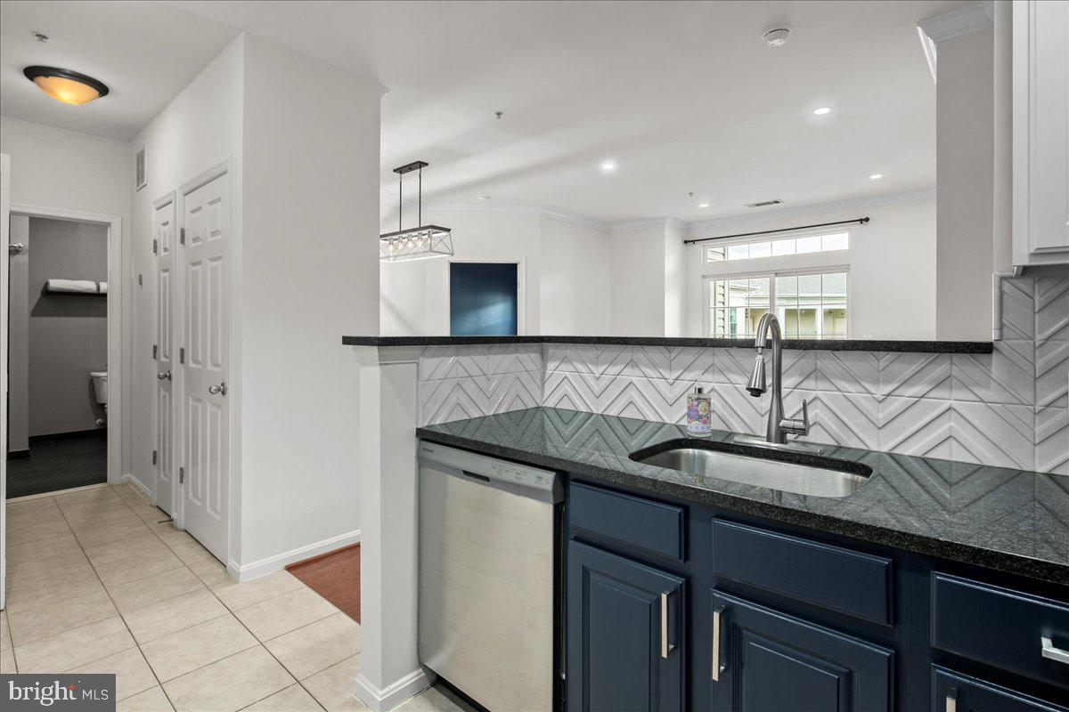 2465 ARMY NAVY DR #1-302, ARLINGTON, Virginia 22206, 2 Bedrooms Bedrooms, ,2 BathroomsBathrooms,Residential,For sale,2465 ARMY NAVY DR #1-302,VAAR2059906 MLS # VAAR2059906
