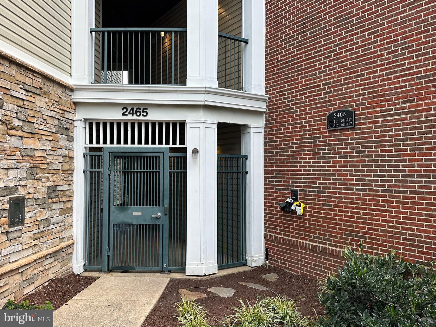 2465 ARMY NAVY DR #1-302, ARLINGTON, Virginia 22206, 2 Bedrooms Bedrooms, ,2 BathroomsBathrooms,Residential,For sale,2465 ARMY NAVY DR #1-302,VAAR2059906 MLS # VAAR2059906