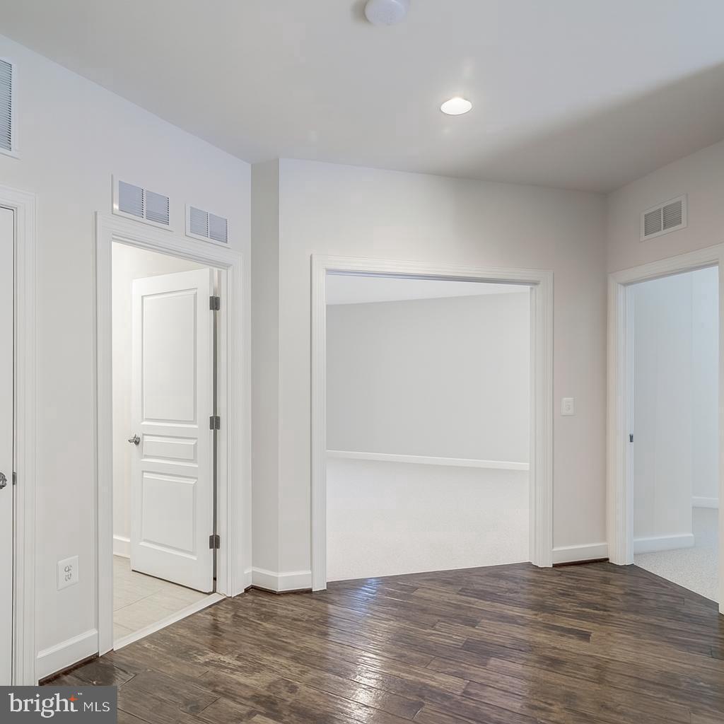 1294 SCOTTS RUN RD, MCLEAN, Virginia 22102, 6 Bedrooms Bedrooms, ,5 BathroomsBathrooms,Residential,For sale,1294 SCOTTS RUN RD,VAFX2252506 MLS # VAFX2252506