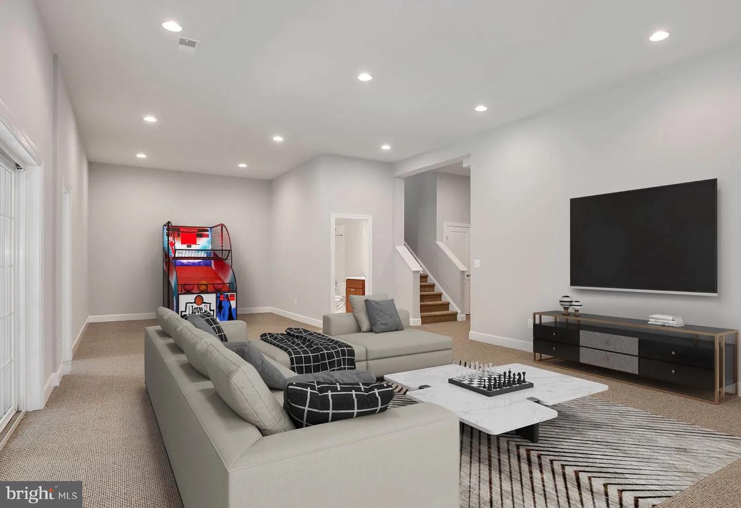 1294 SCOTTS RUN RD, MCLEAN, Virginia 22102, 6 Bedrooms Bedrooms, ,5 BathroomsBathrooms,Residential,For sale,1294 SCOTTS RUN RD,VAFX2252506 MLS # VAFX2252506