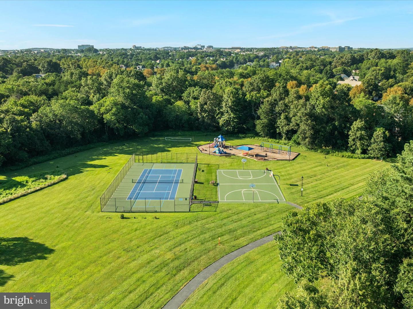 13017 NEW PARKLAND DR, HERNDON, Virginia 20171, 4 Bedrooms Bedrooms, ,3 BathroomsBathrooms,Residential,For sale,13017 NEW PARKLAND DR,VAFX2253588 MLS # VAFX2253588