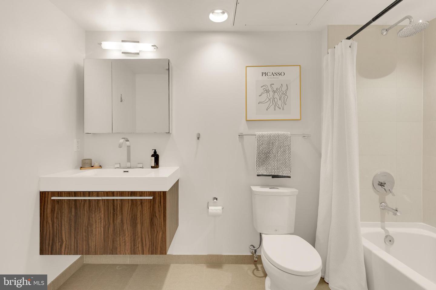 2331 15TH ST NW #202, WASHINGTON, District Of Columbia 20009, 1 Bedroom Bedrooms, ,1 BathroomBathrooms,Residential,For sale,2331 15TH ST NW #202,DCDC2209136 MLS # DCDC2209136
