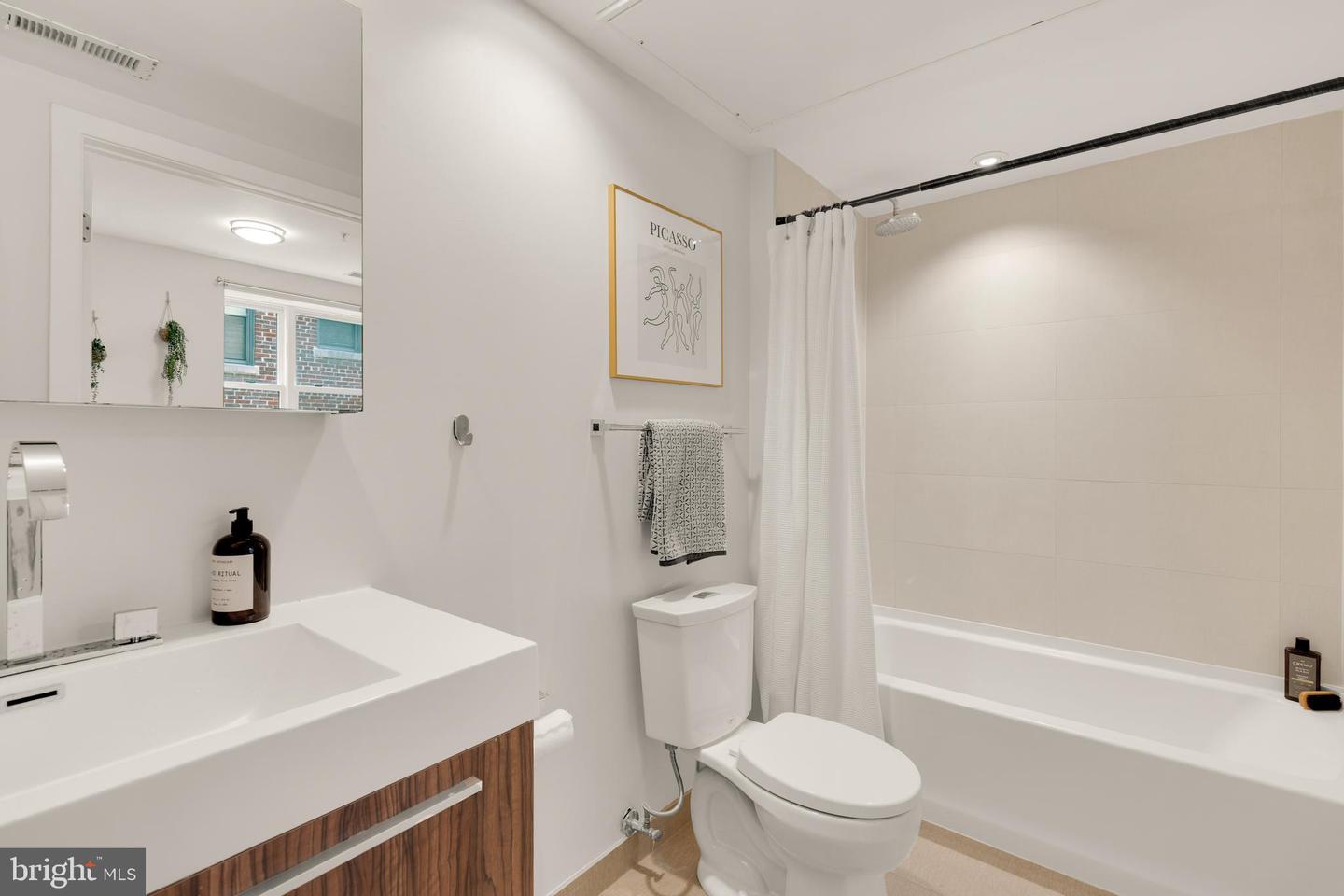 2331 15TH ST NW #202, WASHINGTON, District Of Columbia 20009, 1 Bedroom Bedrooms, ,1 BathroomBathrooms,Residential,For sale,2331 15TH ST NW #202,DCDC2209136 MLS # DCDC2209136