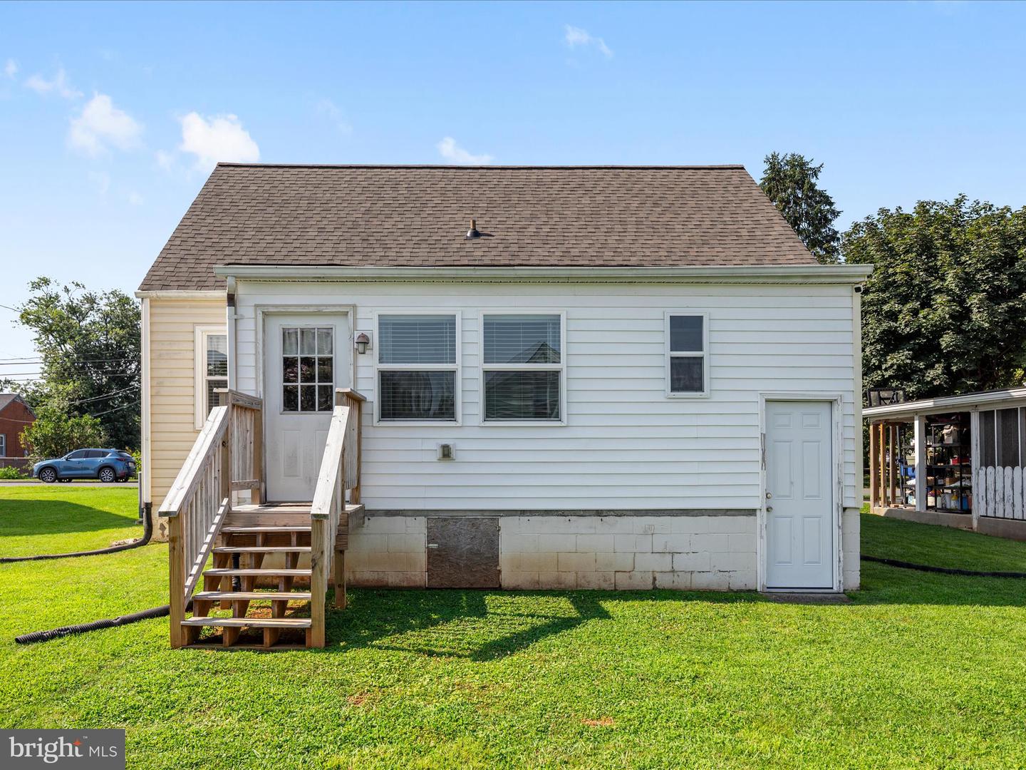 702 BRAXTON RD, FRONT ROYAL, Virginia 22630, 4 Bedrooms Bedrooms, ,1 BathroomBathrooms,Residential,For sale,702 BRAXTON RD,VAWR2011630 MLS # VAWR2011630