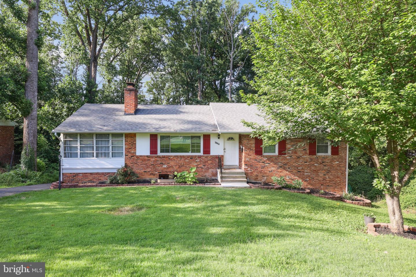 7044 CINDY LN, ANNANDALE, Virginia 22003, 5 Bedrooms Bedrooms, ,3 BathroomsBathrooms,Residential,For sale,7044 CINDY LN,VAFX2254608 MLS # VAFX2254608