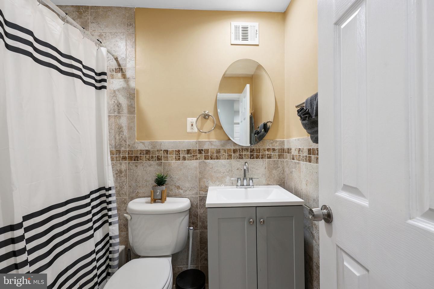 7044 CINDY LN, ANNANDALE, Virginia 22003, 5 Bedrooms Bedrooms, ,3 BathroomsBathrooms,Residential,For sale,7044 CINDY LN,VAFX2254608 MLS # VAFX2254608