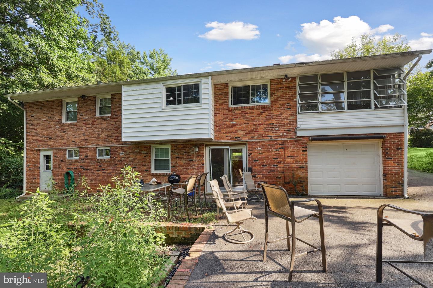 7044 CINDY LN, ANNANDALE, Virginia 22003, 5 Bedrooms Bedrooms, ,3 BathroomsBathrooms,Residential,For sale,7044 CINDY LN,VAFX2254608 MLS # VAFX2254608