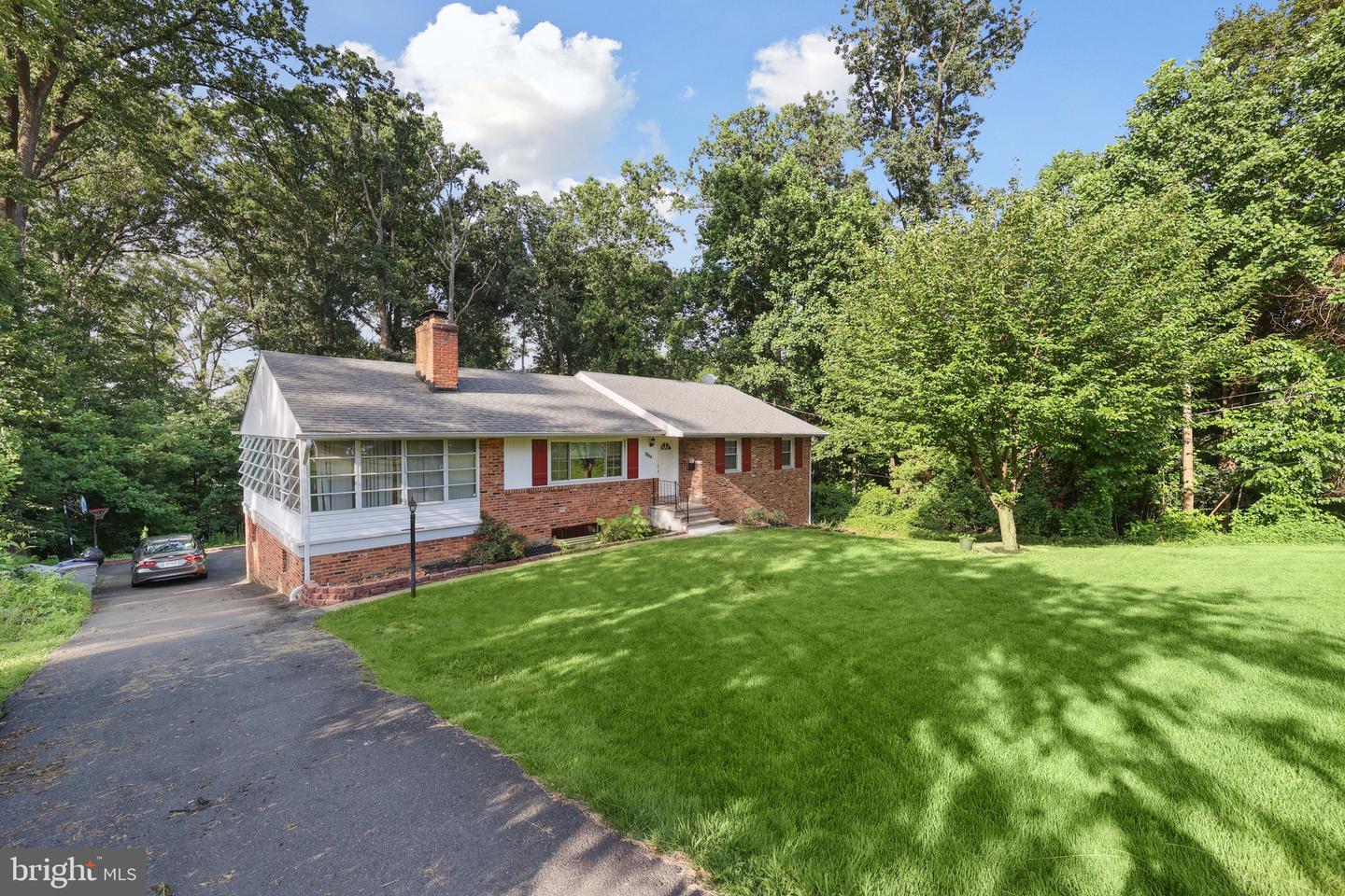 7044 CINDY LN, ANNANDALE, Virginia 22003, 5 Bedrooms Bedrooms, ,3 BathroomsBathrooms,Residential,For sale,7044 CINDY LN,VAFX2254608 MLS # VAFX2254608