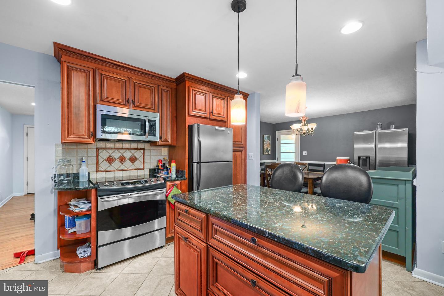 7044 CINDY LN, ANNANDALE, Virginia 22003, 5 Bedrooms Bedrooms, ,3 BathroomsBathrooms,Residential,For sale,7044 CINDY LN,VAFX2254608 MLS # VAFX2254608