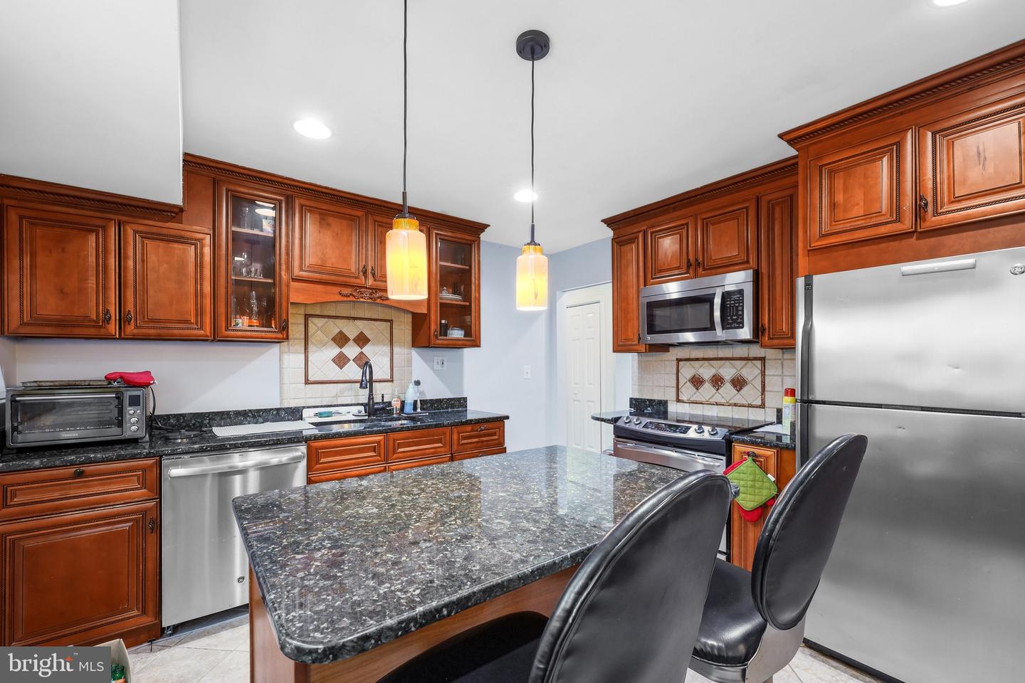 7044 CINDY LN, ANNANDALE, Virginia 22003, 5 Bedrooms Bedrooms, ,3 BathroomsBathrooms,Residential,For sale,7044 CINDY LN,VAFX2254608 MLS # VAFX2254608