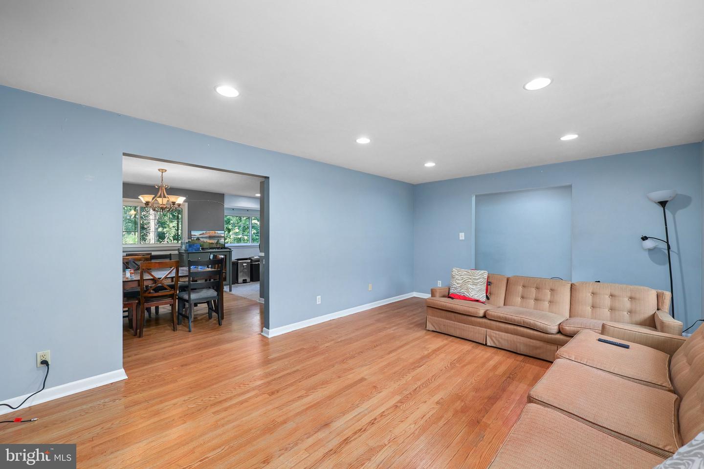 7044 CINDY LN, ANNANDALE, Virginia 22003, 5 Bedrooms Bedrooms, ,3 BathroomsBathrooms,Residential,For sale,7044 CINDY LN,VAFX2254608 MLS # VAFX2254608