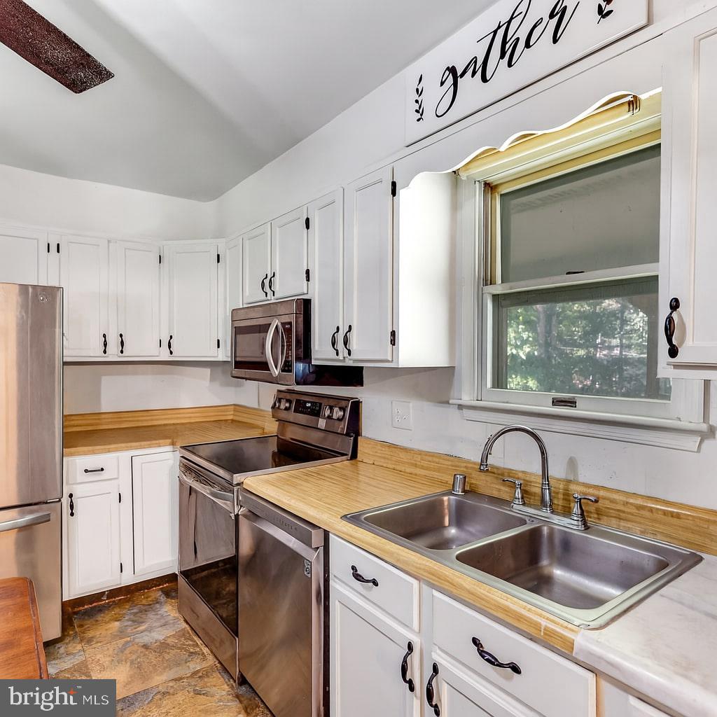 29 HILLCREST DR, STAFFORD, Virginia 22556, 3 Bedrooms Bedrooms, ,2 BathroomsBathrooms,Residential,For sale,29 HILLCREST DR,VAST2040636 MLS # VAST2040636