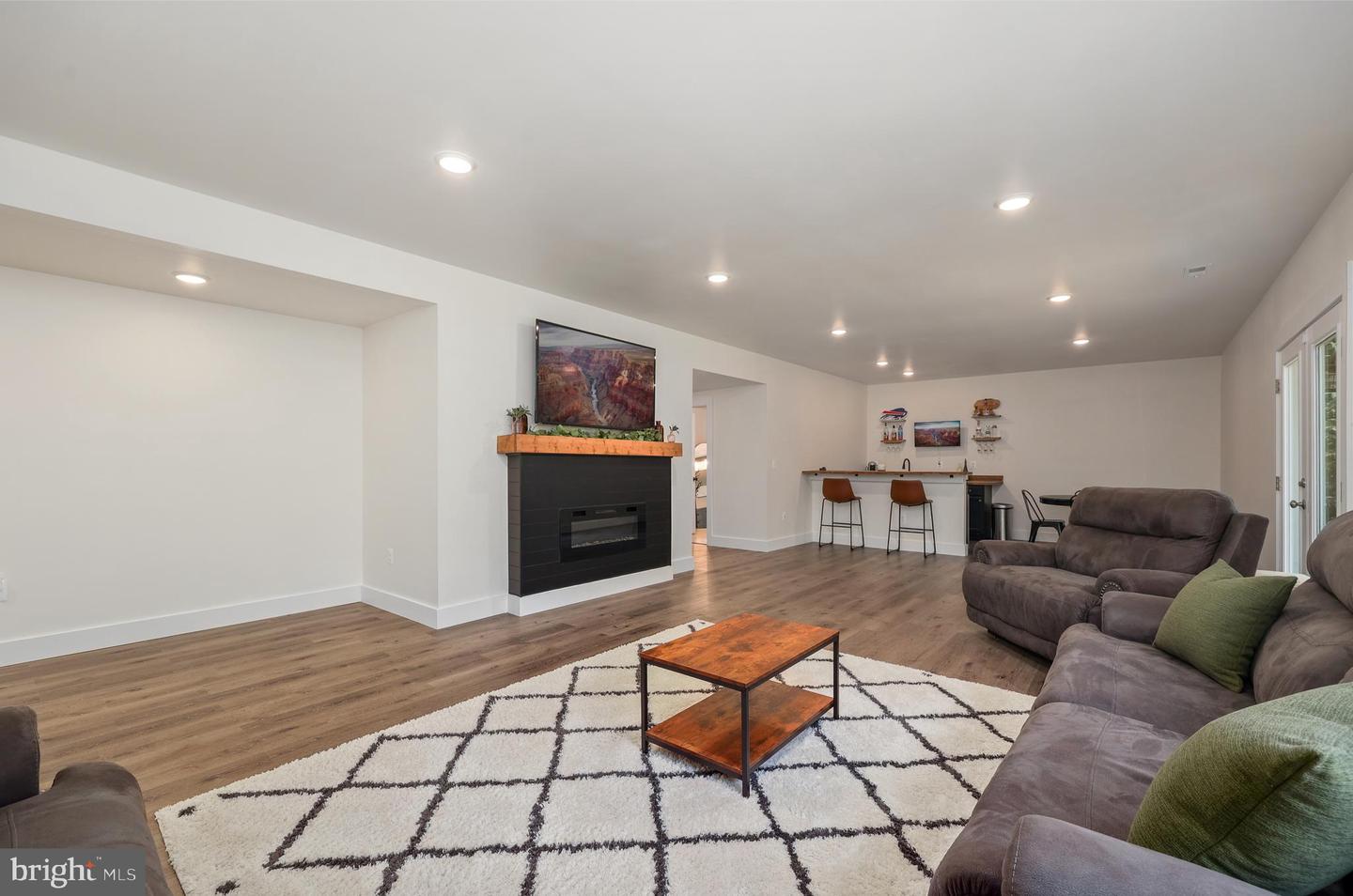 11933 AIRLEA DR, NOKESVILLE, Virginia 20181, 4 Bedrooms Bedrooms, ,3 BathroomsBathrooms,Residential,For sale,11933 AIRLEA DR,VAPW2098890 MLS # VAPW2098890