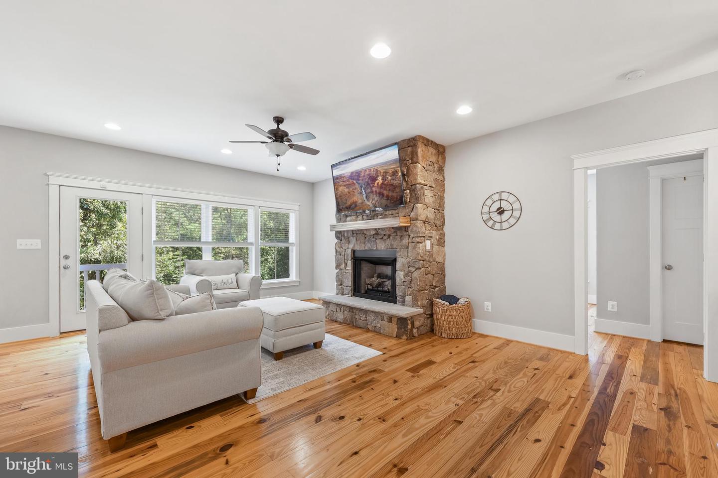 11933 AIRLEA DR, NOKESVILLE, Virginia 20181, 4 Bedrooms Bedrooms, ,3 BathroomsBathrooms,Residential,For sale,11933 AIRLEA DR,VAPW2098890 MLS # VAPW2098890