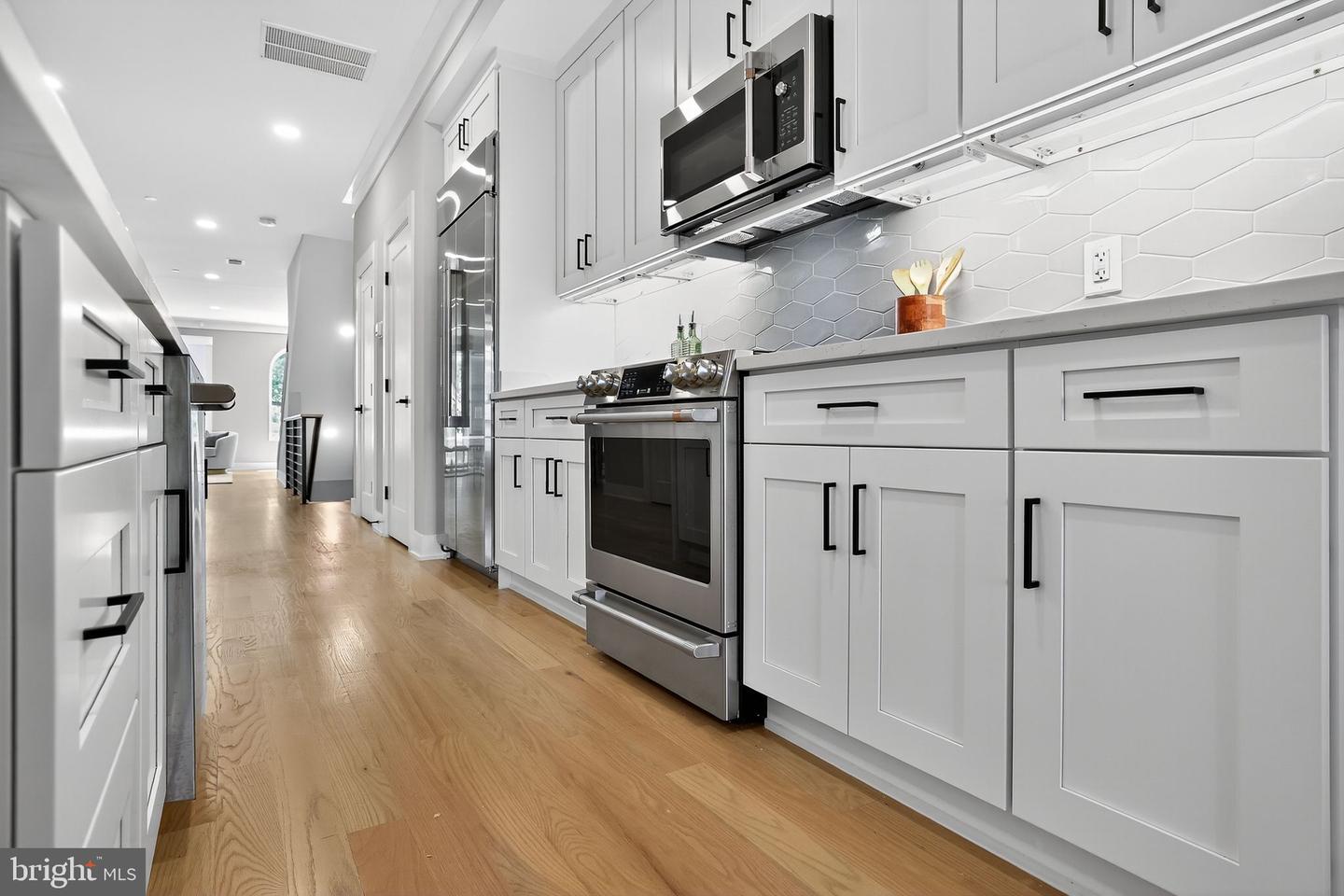 1329 IRVING ST NW #2, WASHINGTON, District Of Columbia 20010, 3 Bedrooms Bedrooms, ,2 BathroomsBathrooms,Residential,For sale,1329 IRVING ST NW #2,DCDC2209334 MLS # DCDC2209334